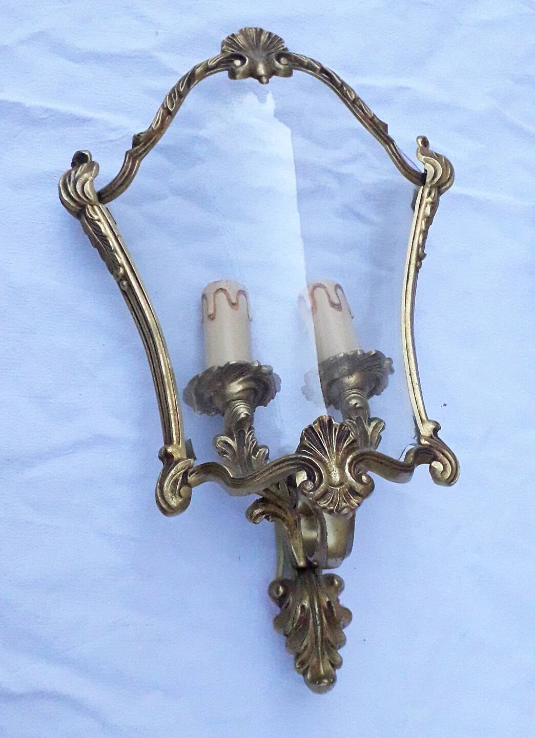 Paire d'appliques en bronze et verre
