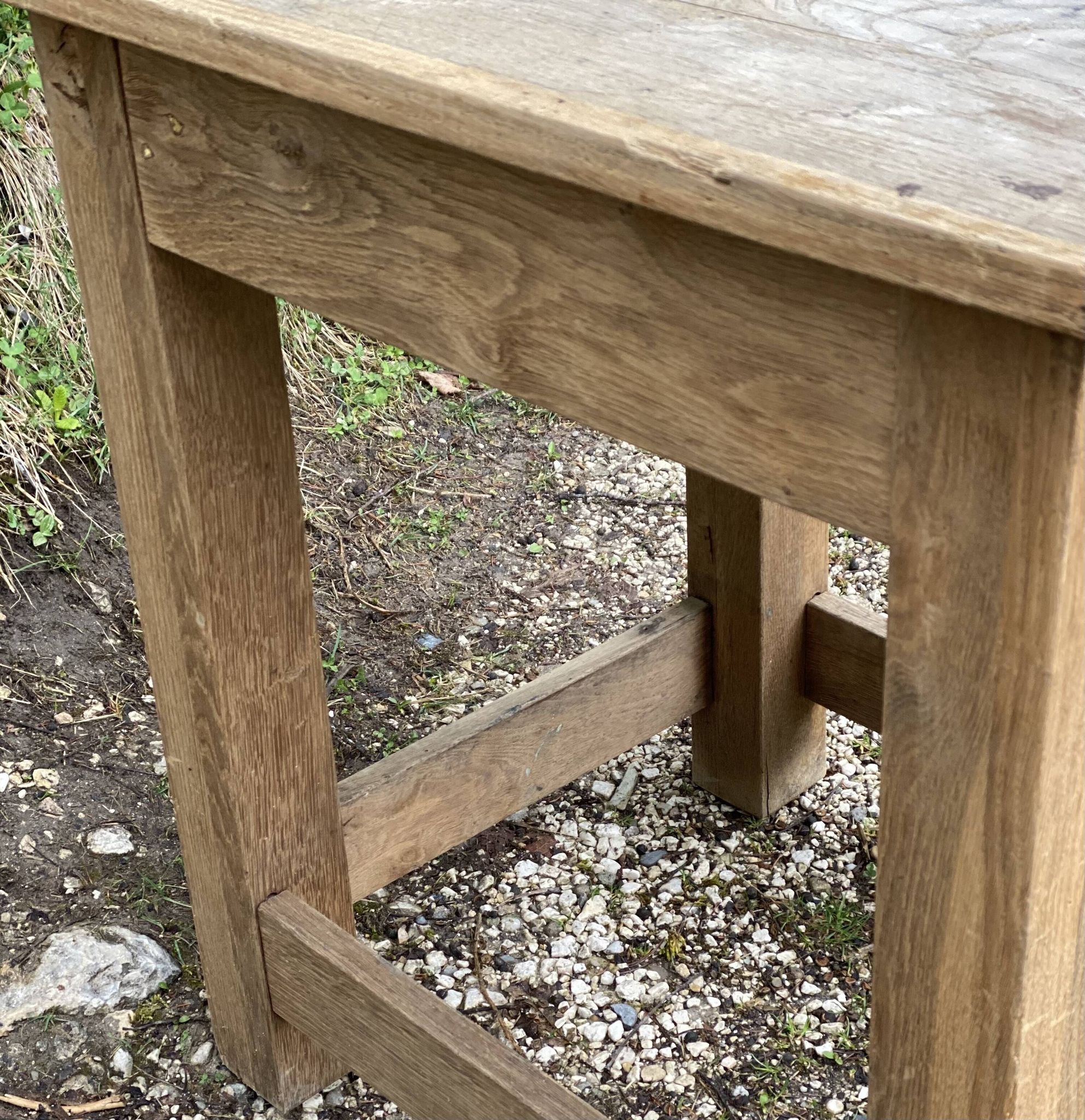 Table brutaliste à 1 tiroir chêne décapé