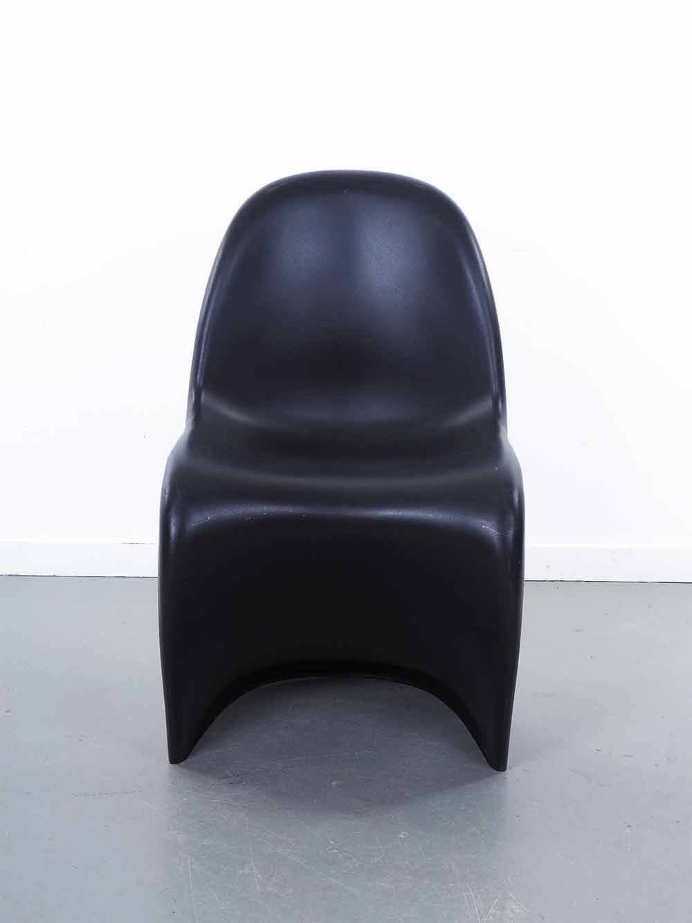 Verner Panton black chair – Vitra