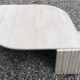 Table basse design en travertin années 70