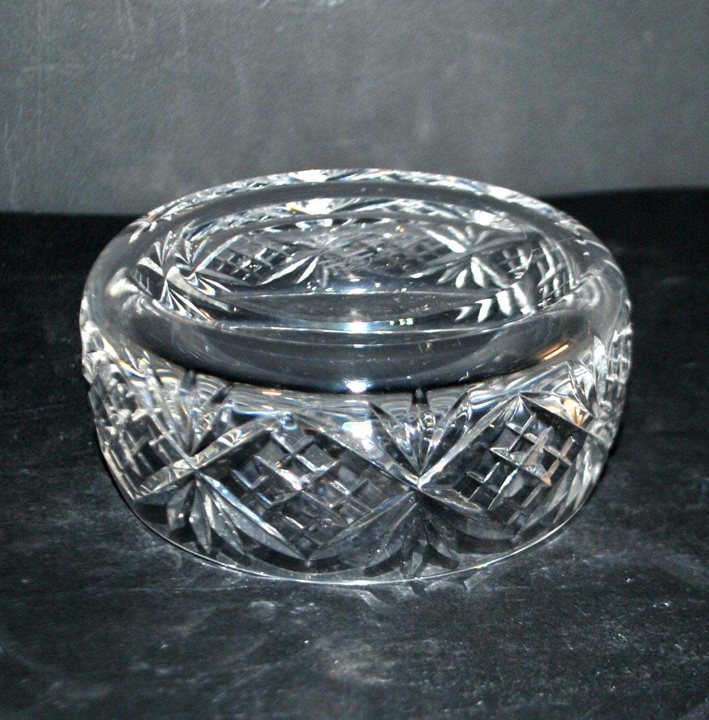 Saint-Louis bowl with whipped cream in cut crystal, signed.