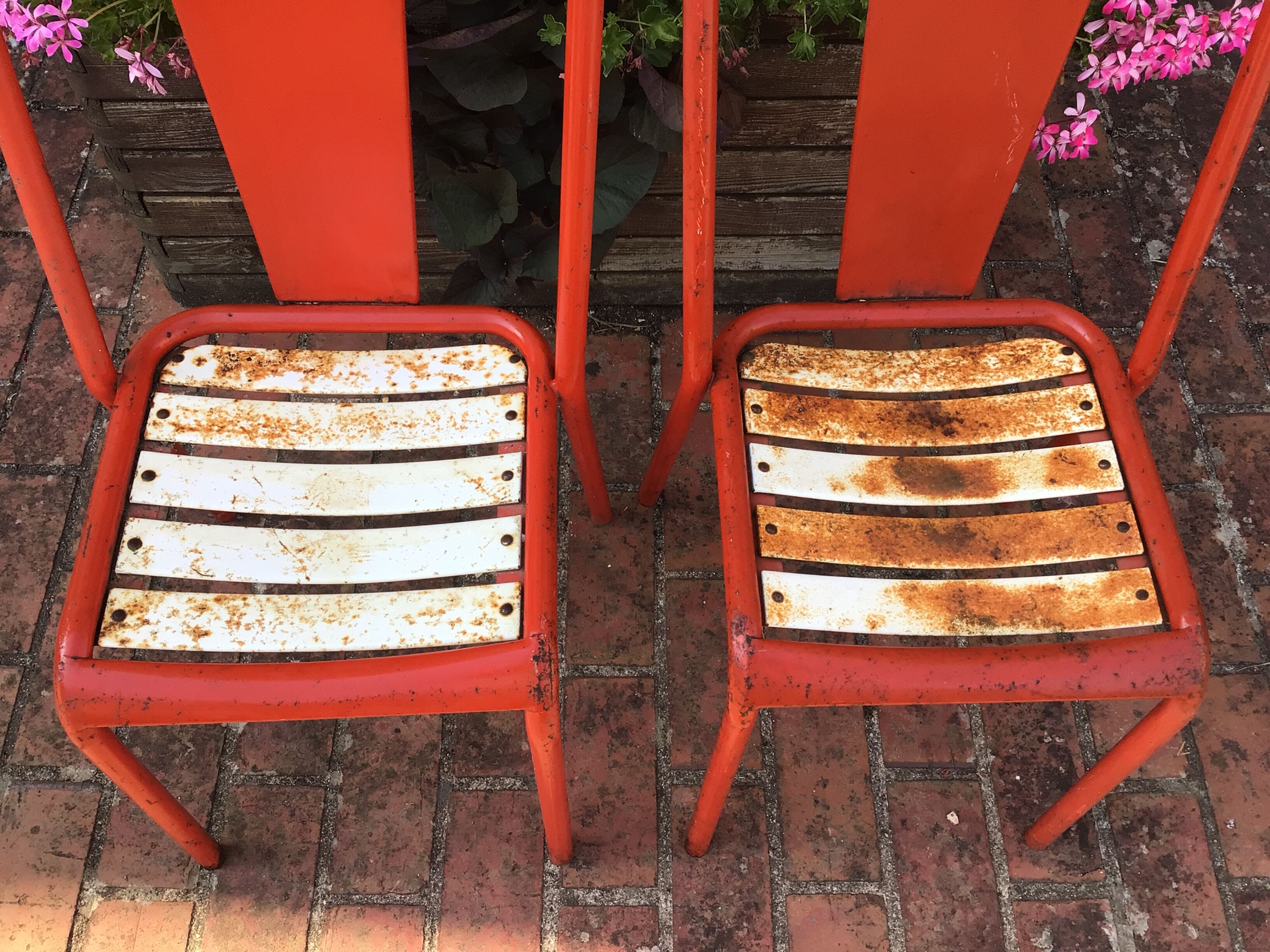 Paire de chaises Tolix model T4 par Xavier Pauchard