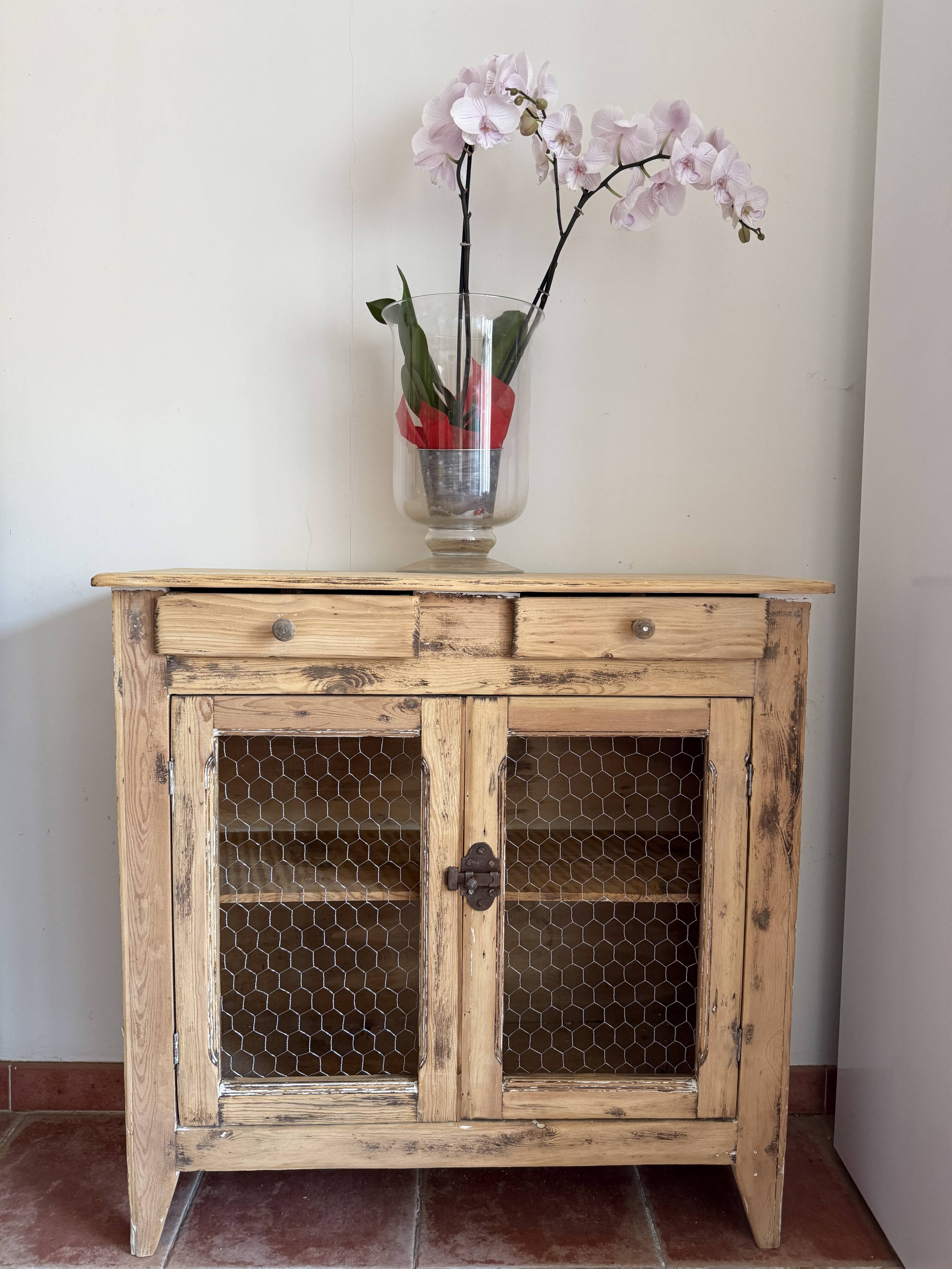 Beautiful Parisian buffet, sanded and gridded.