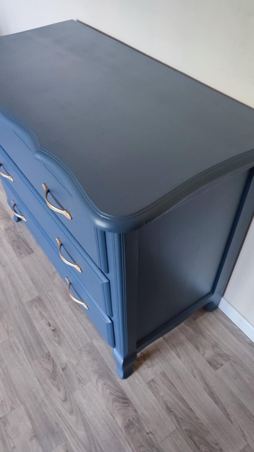 Chest of drawers in solid oak painted blue