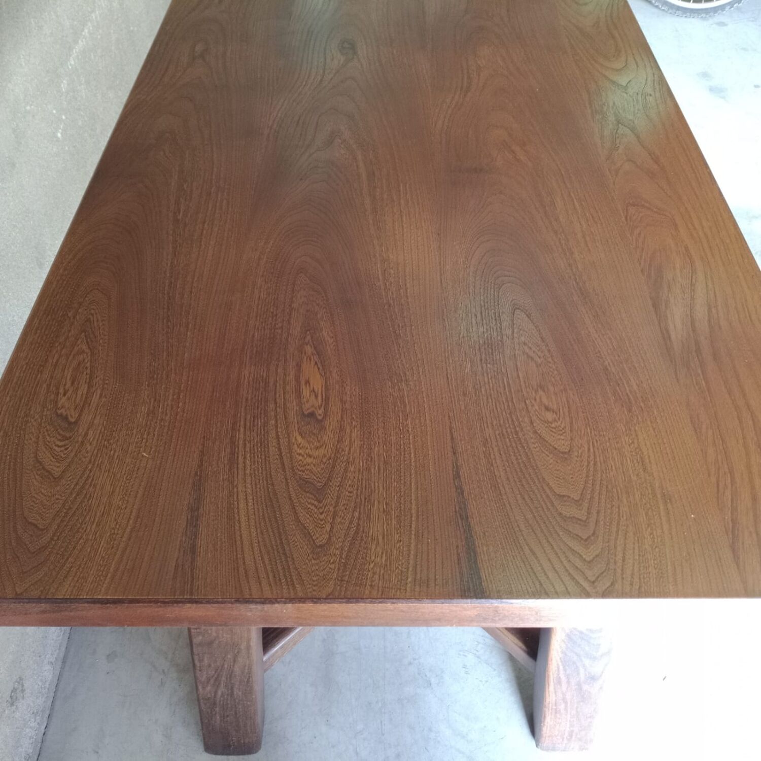 Elm table
