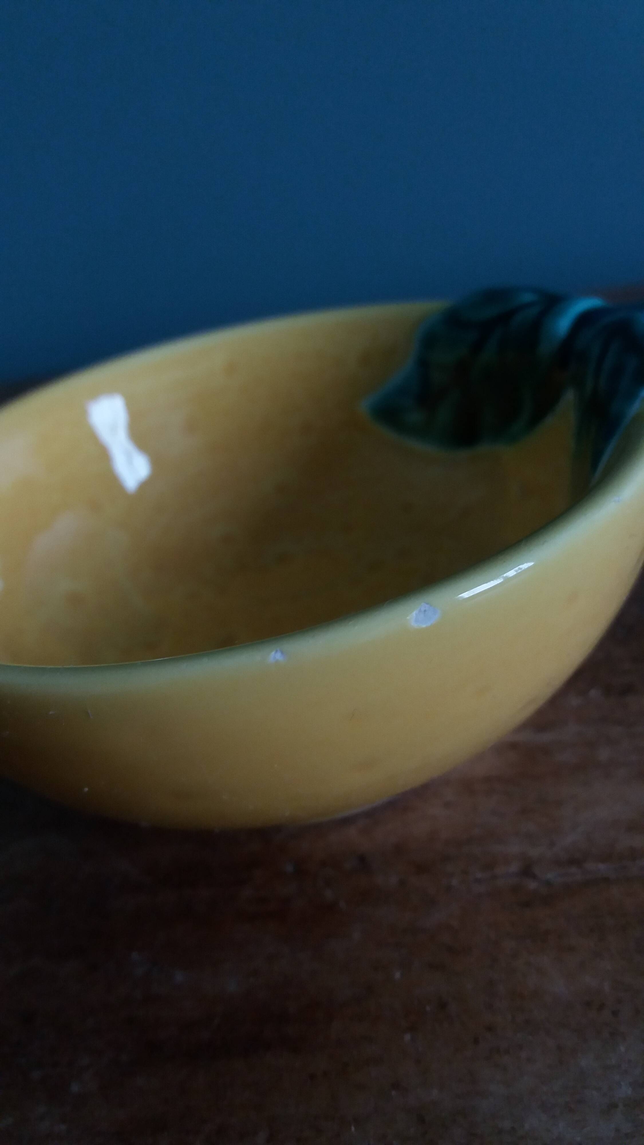 Lemon bowl in slipware