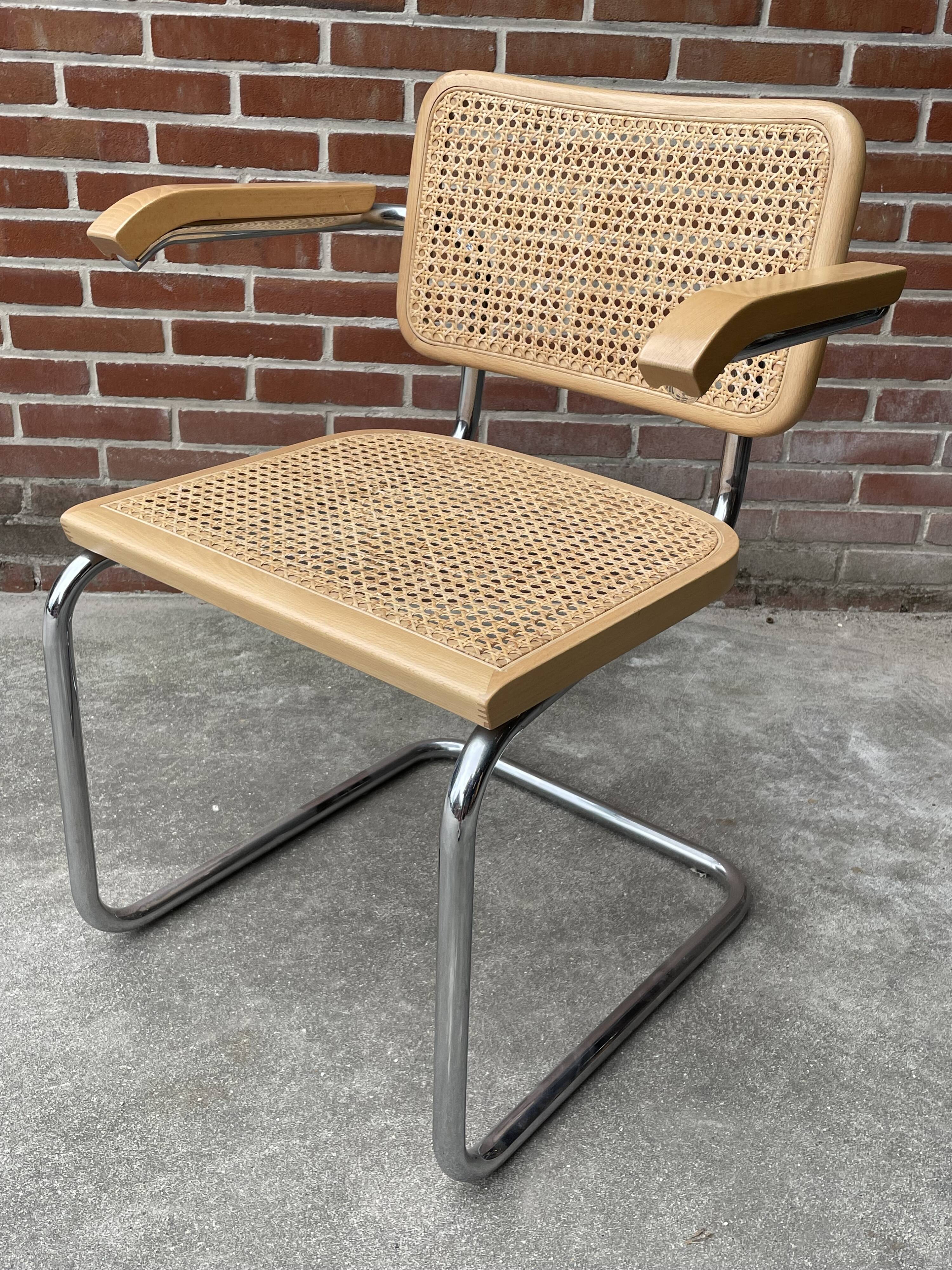 Chaise Cesca B64 avec accoudoirs par Marcel Breuer Design