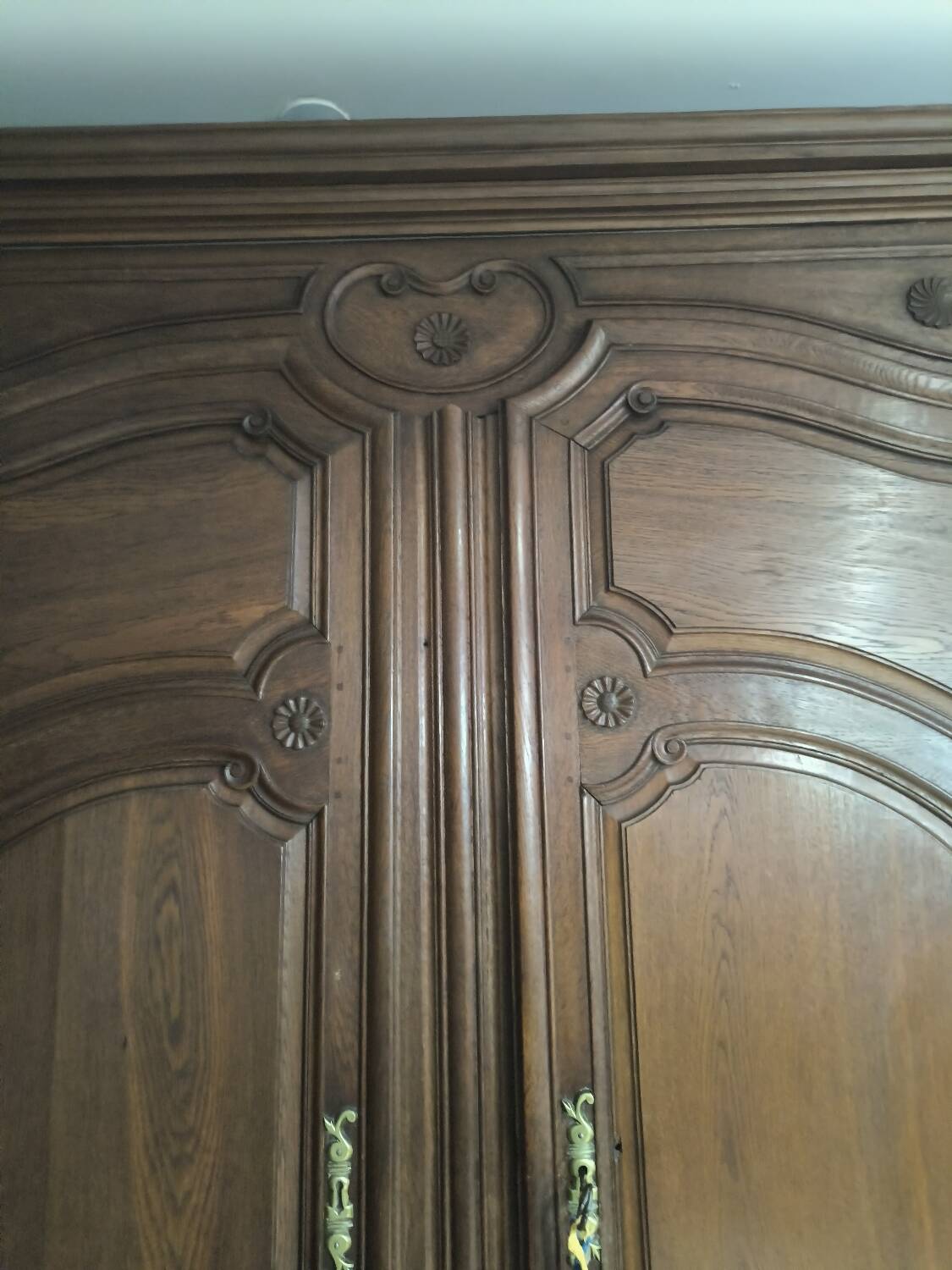 Lorraine wardrobe in solid oak from the 18th century.