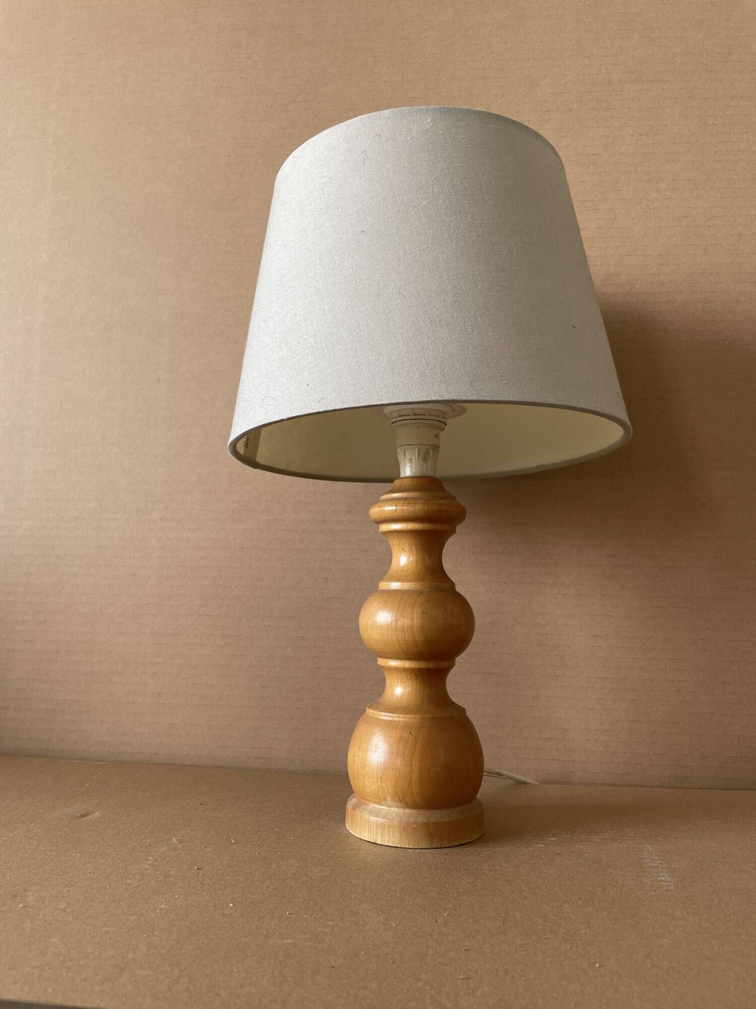 Lampe à poser en bois tourné