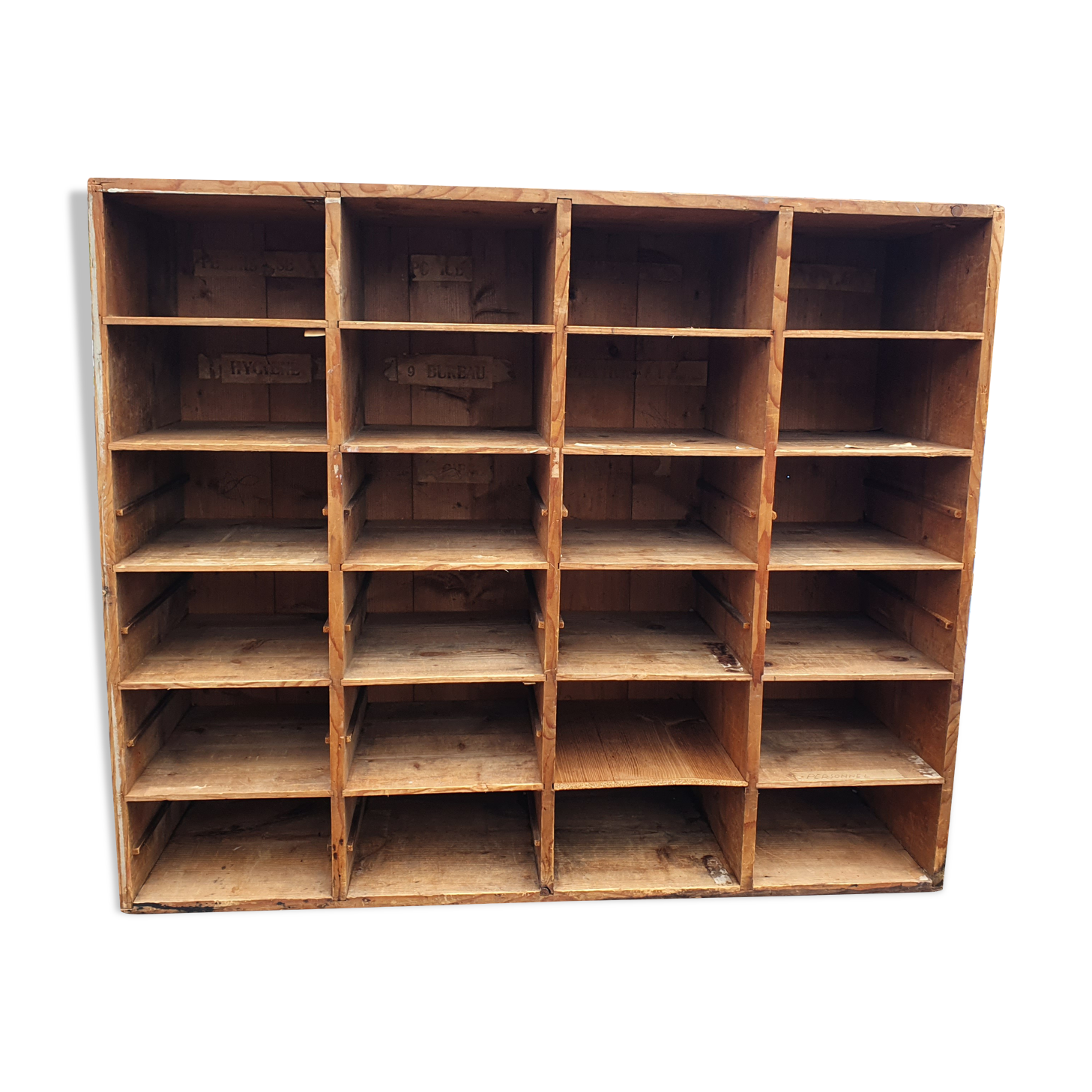 Trade furniture with lockers