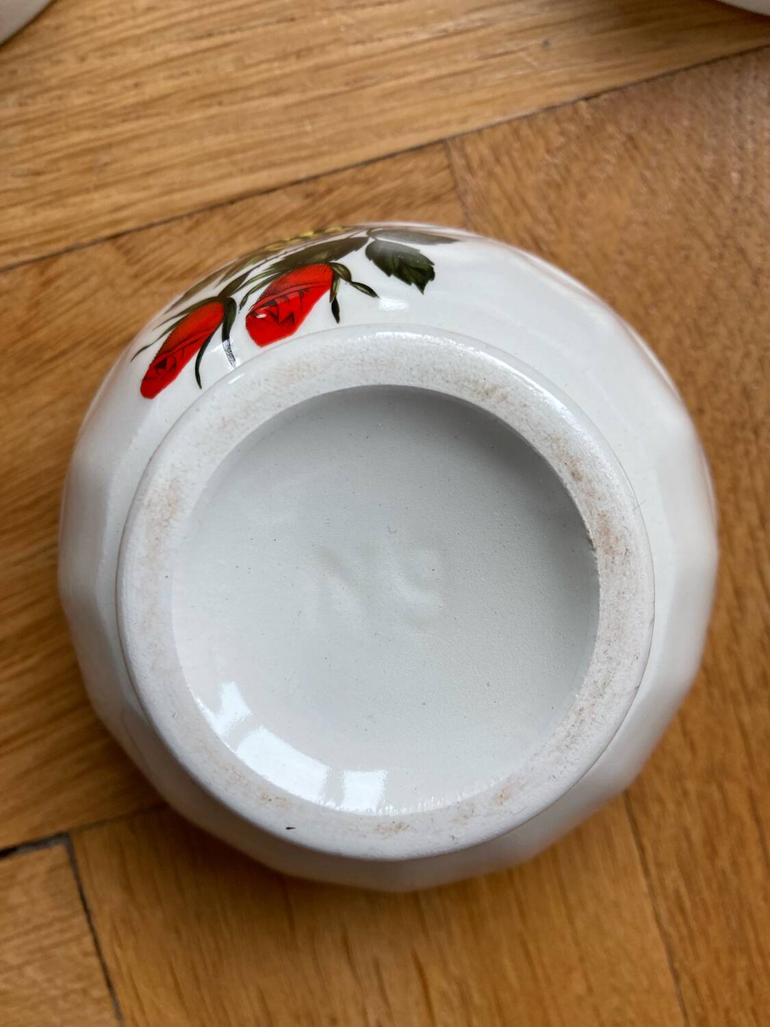 Bols pied douche à facettes roses rouges