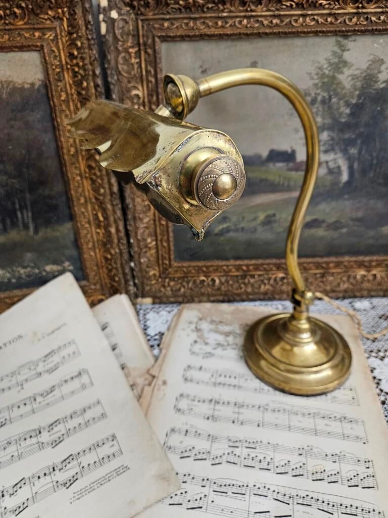 Piano lamp