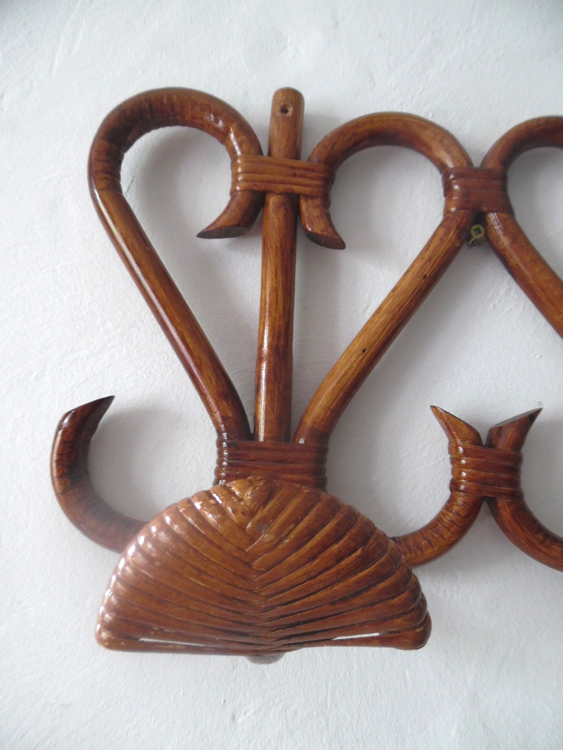 Rattan hanger