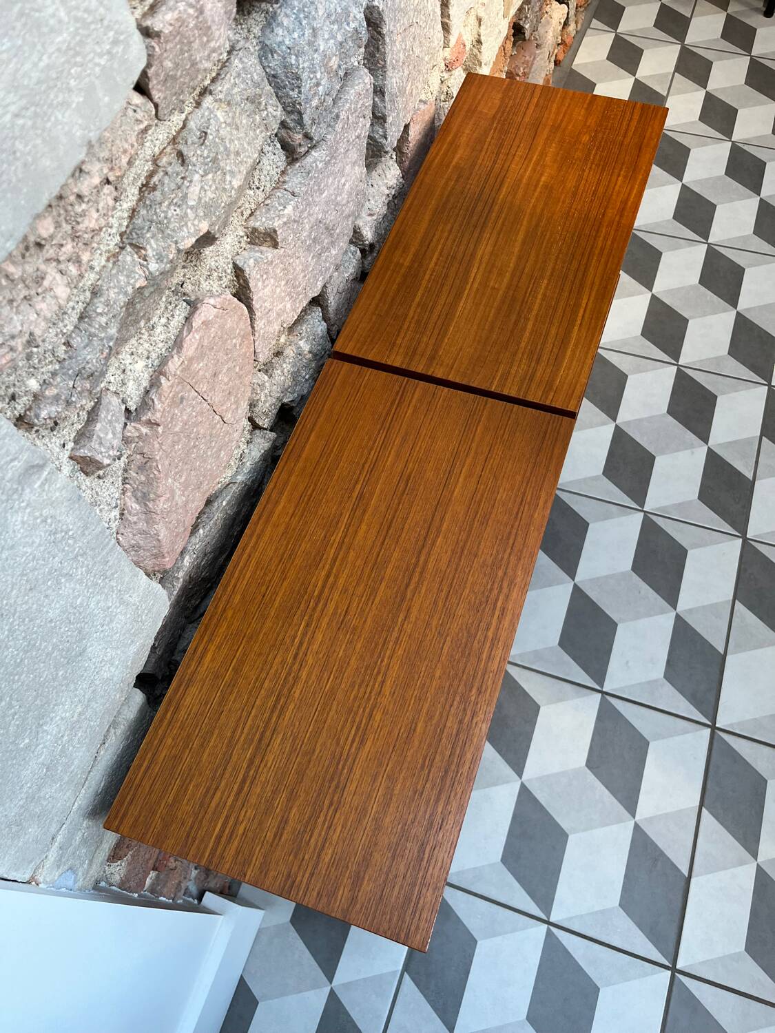 Pair of bedside tables with tapered legs, 1960s/70s