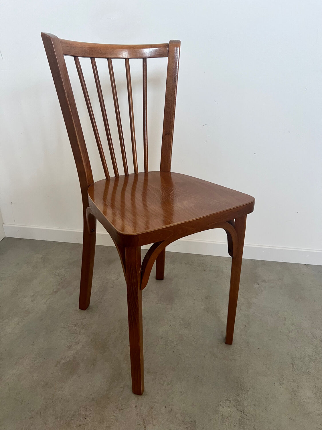 Lot de 4 anciennes chaises de bistrot baumann vintage en bois