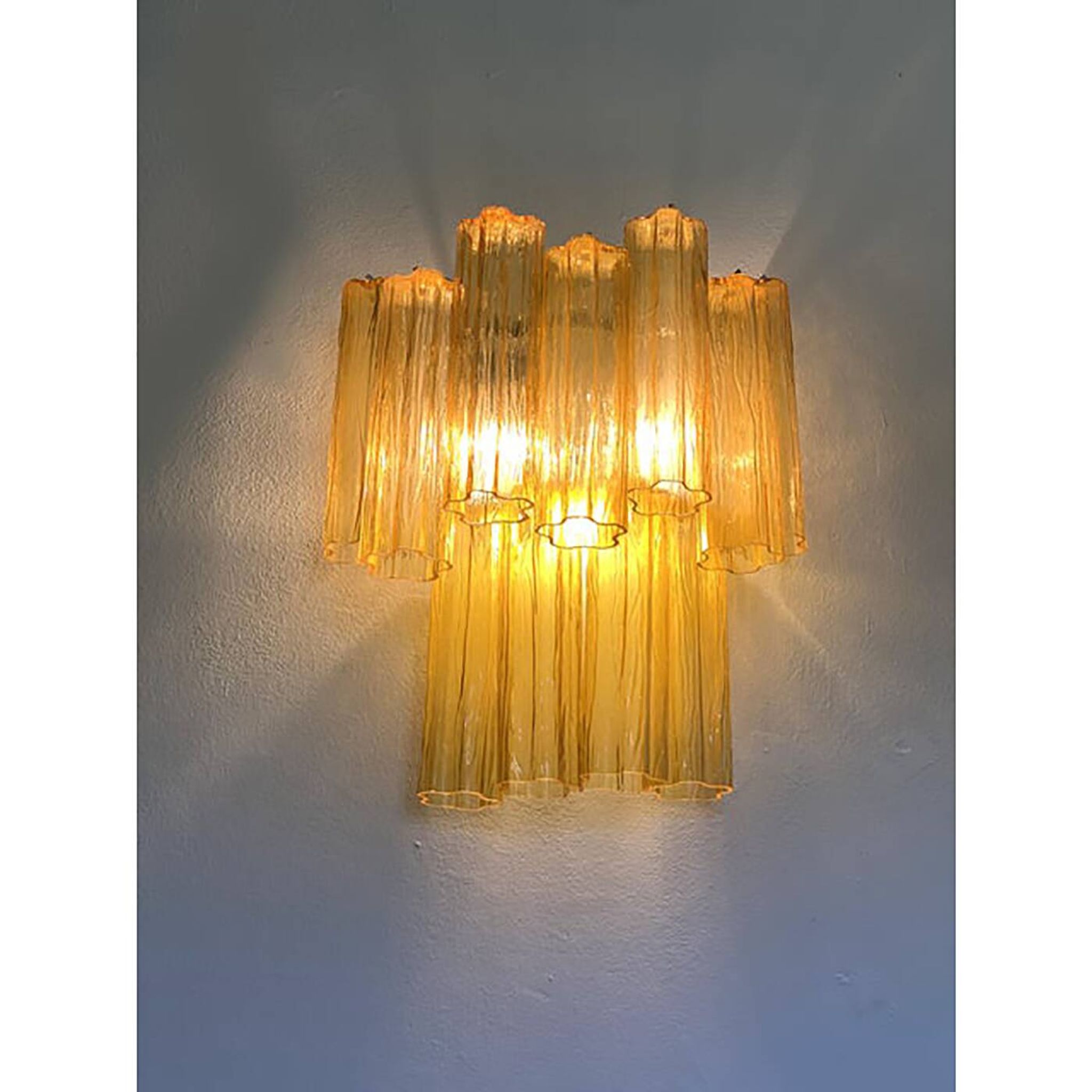 Applique murale contemporaine bicolore ambre "Tronchi" dans le style Venini