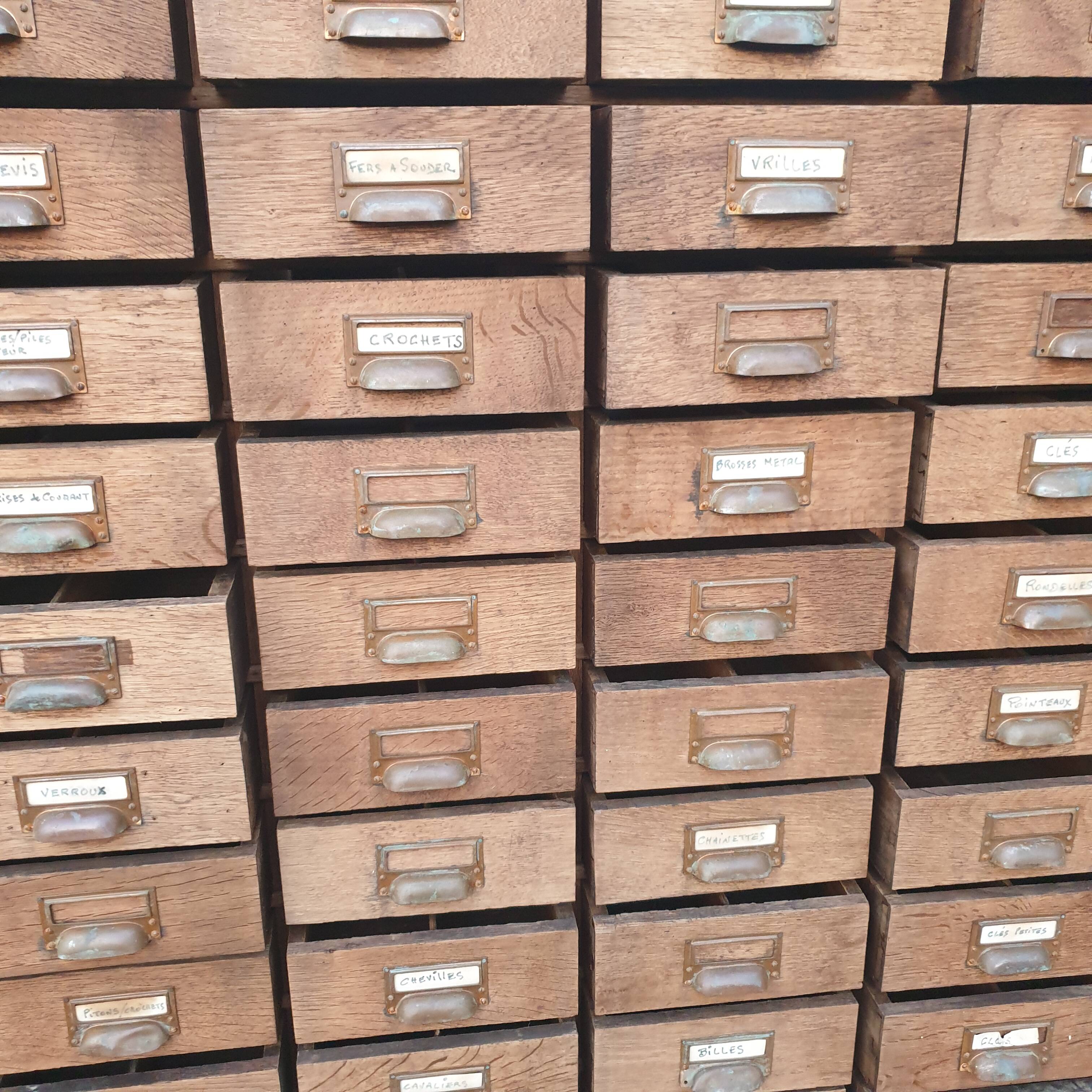 Trade cabinet with 119 complete drawers.