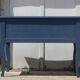 Bureau peint en bleu