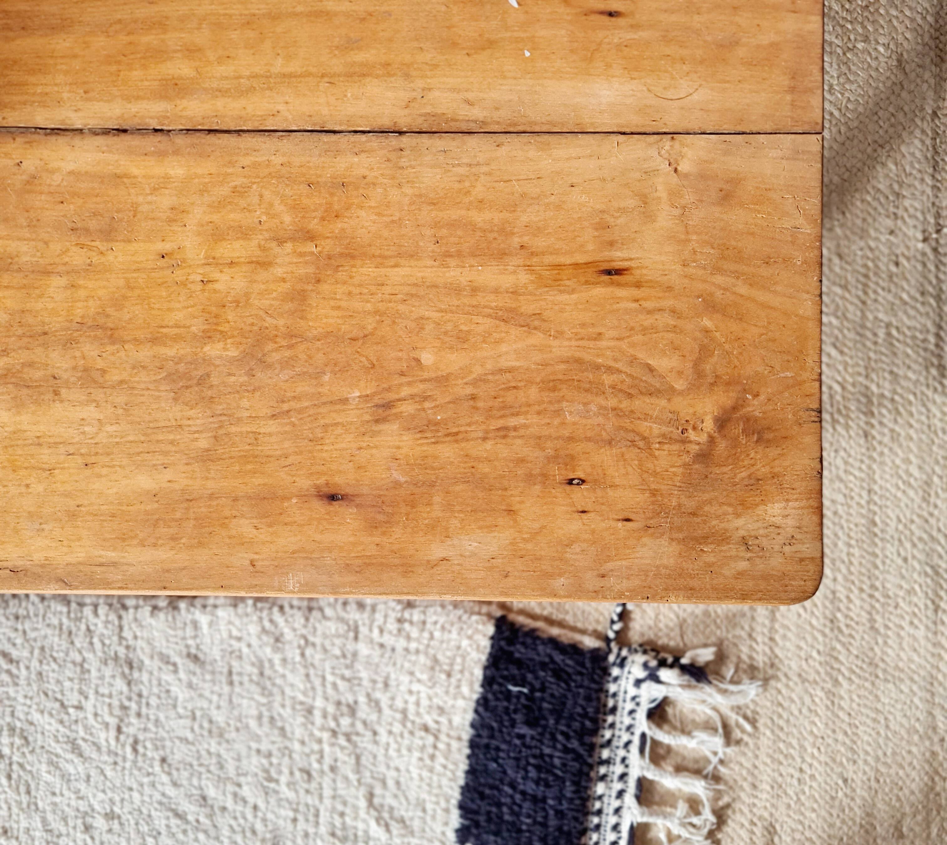 Old low farmhouse table in solid wood with its drawer - 128cm