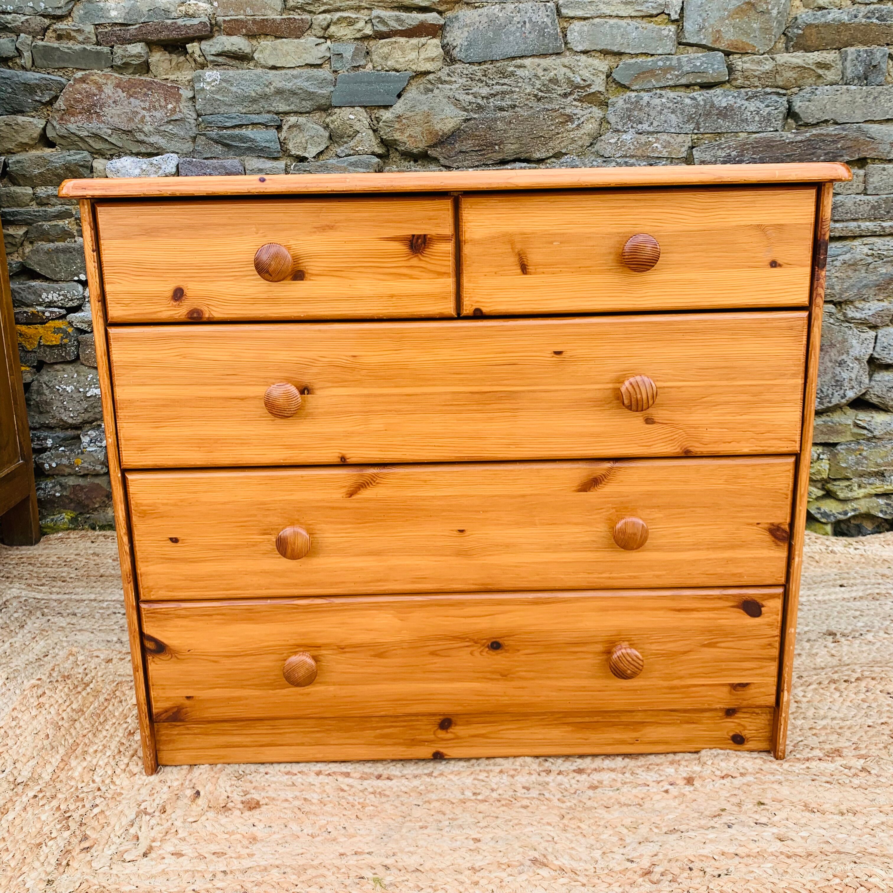 Pine chest of drawers