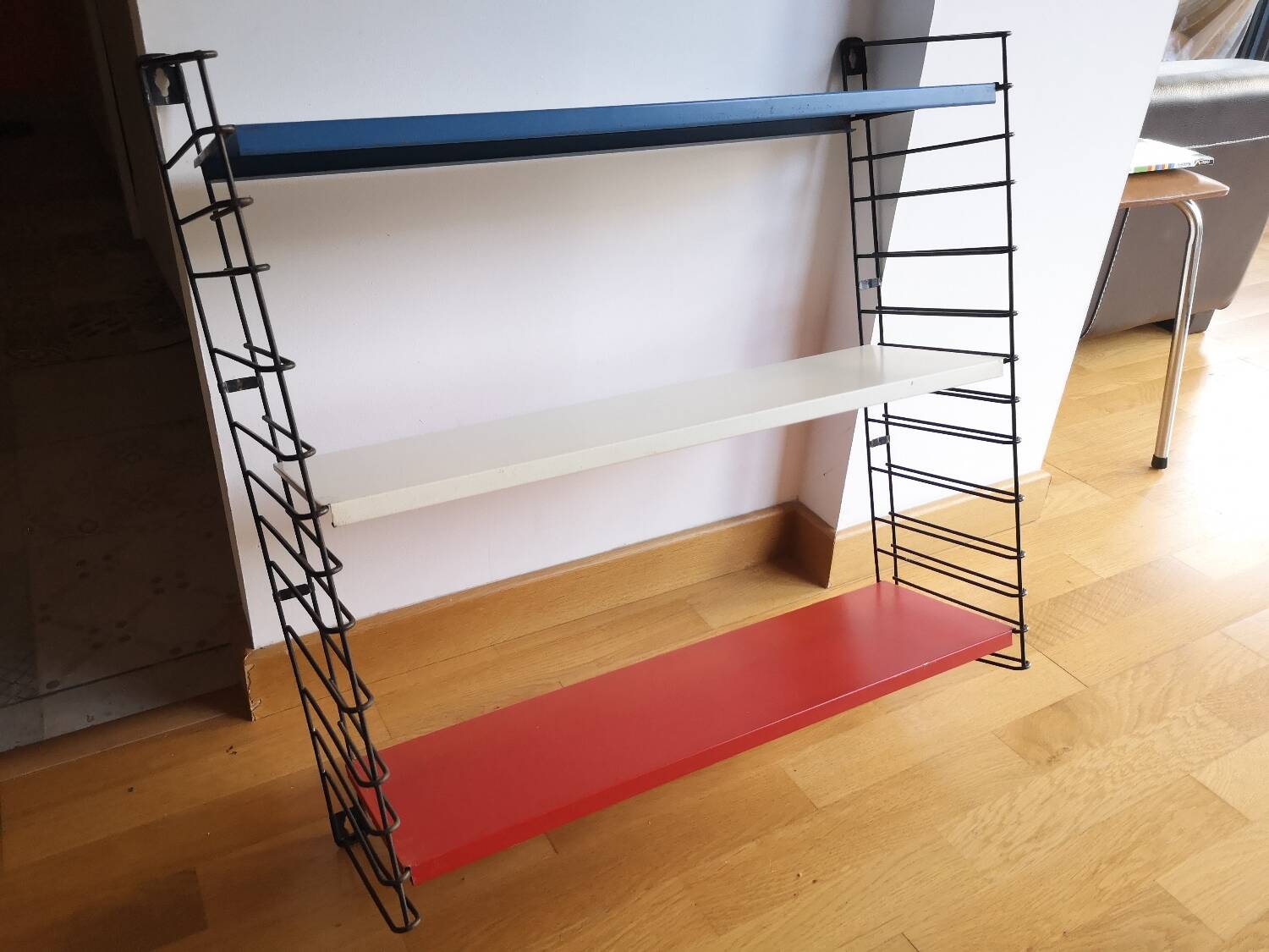 Tomado Holland vintage string wall shelf blue, white, red