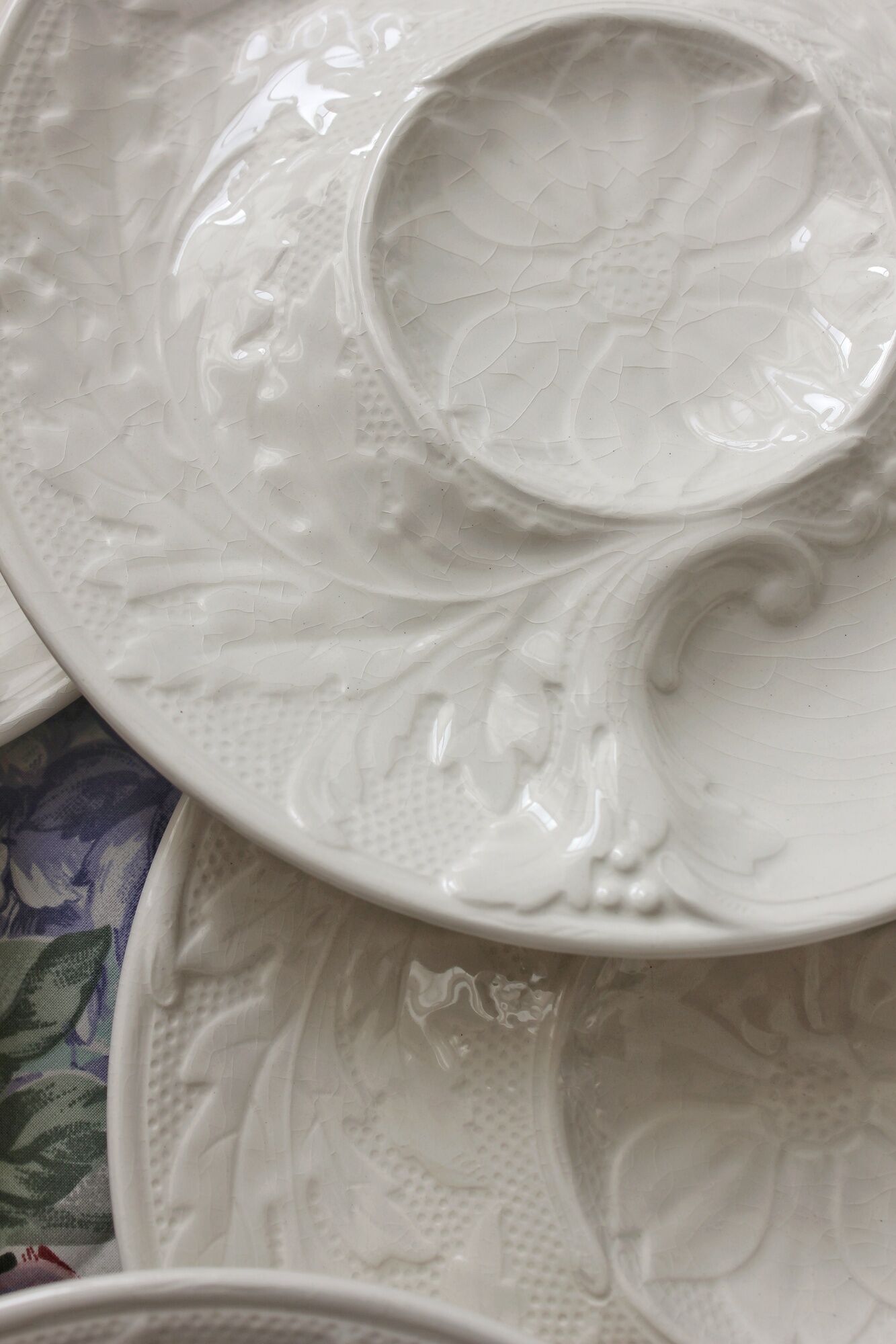 6 vintage Gien white slip earthenware artichoke plates