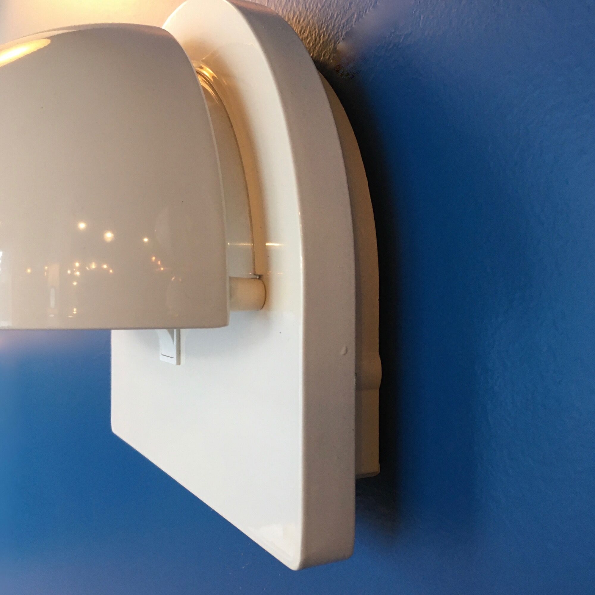 Half-moon wall sconce Louis Poulsen