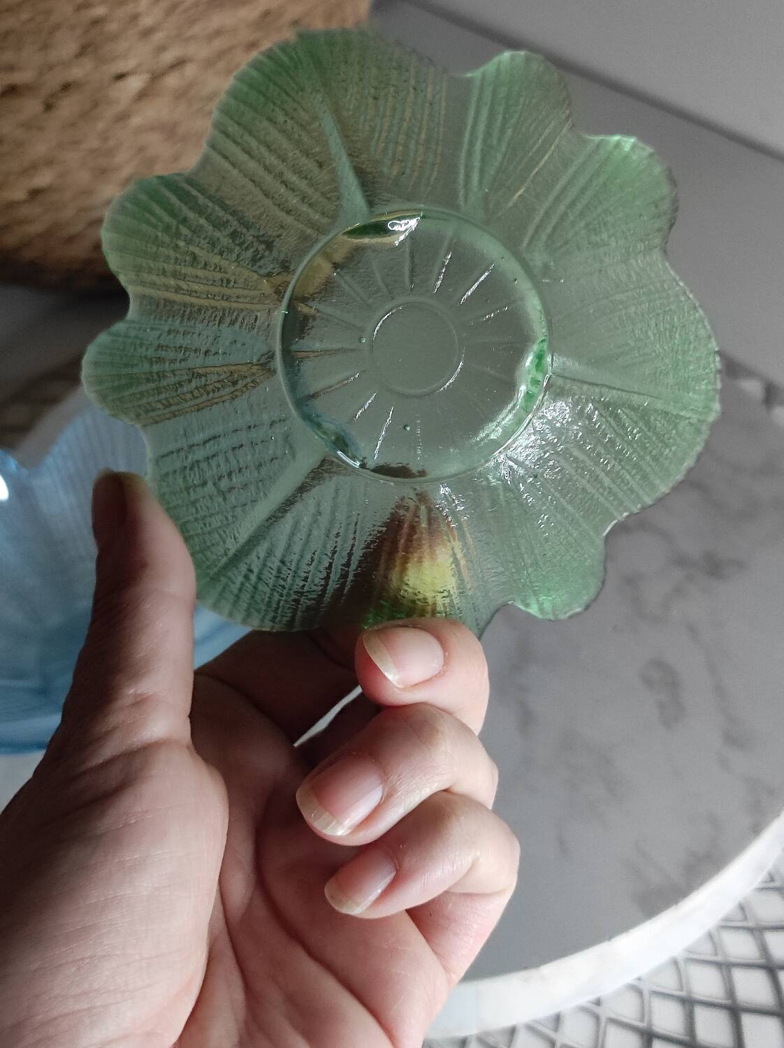 Flower-shaped glass bowls