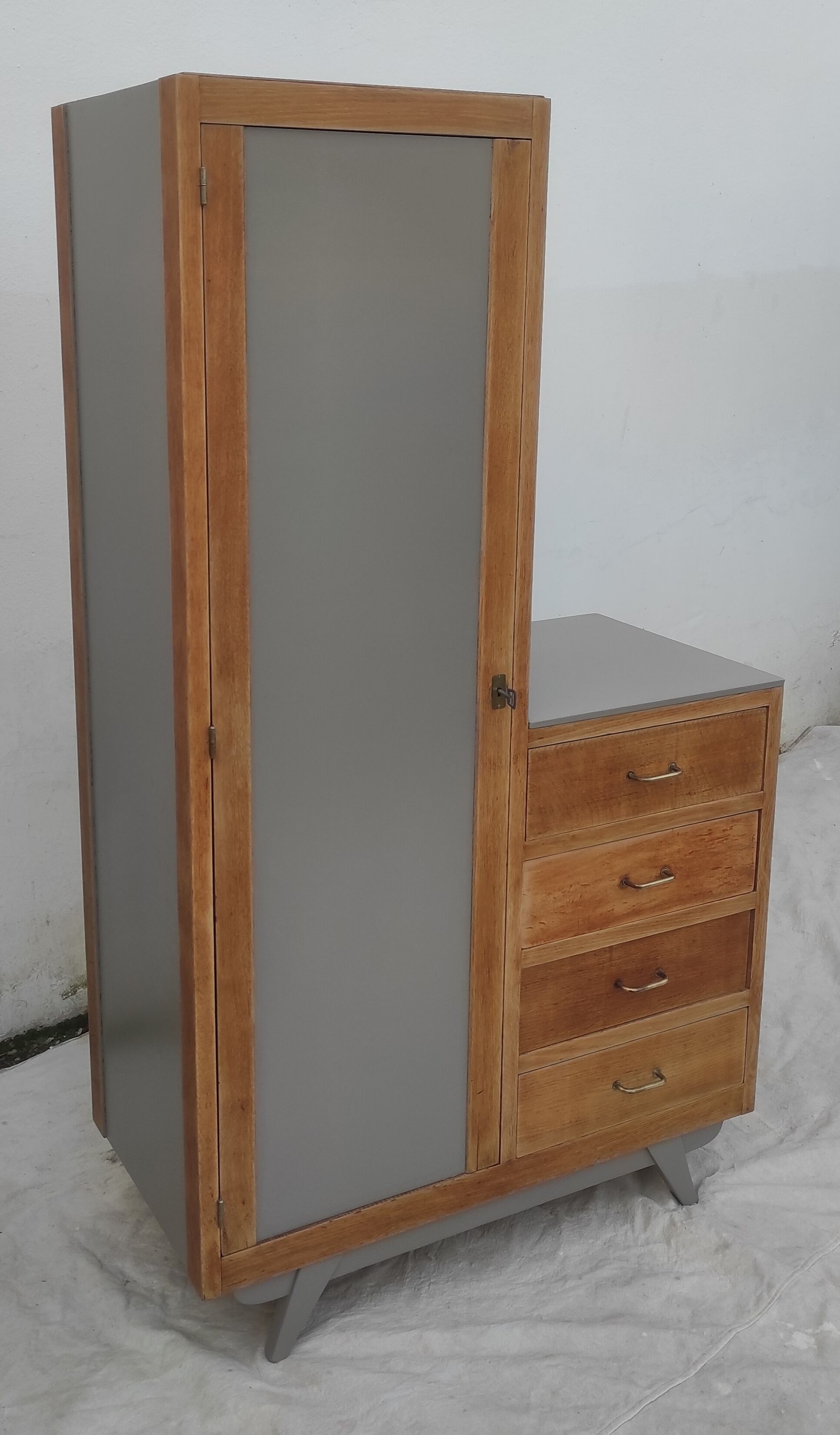Armoire vintage