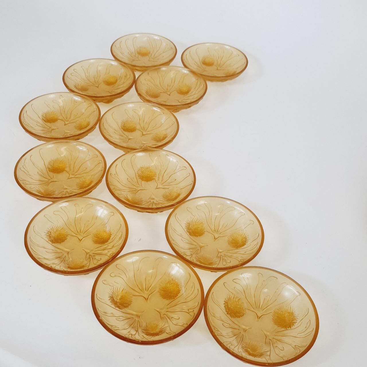 Centerpiece with 12 cups, opalescent glass, Sabino France 1930