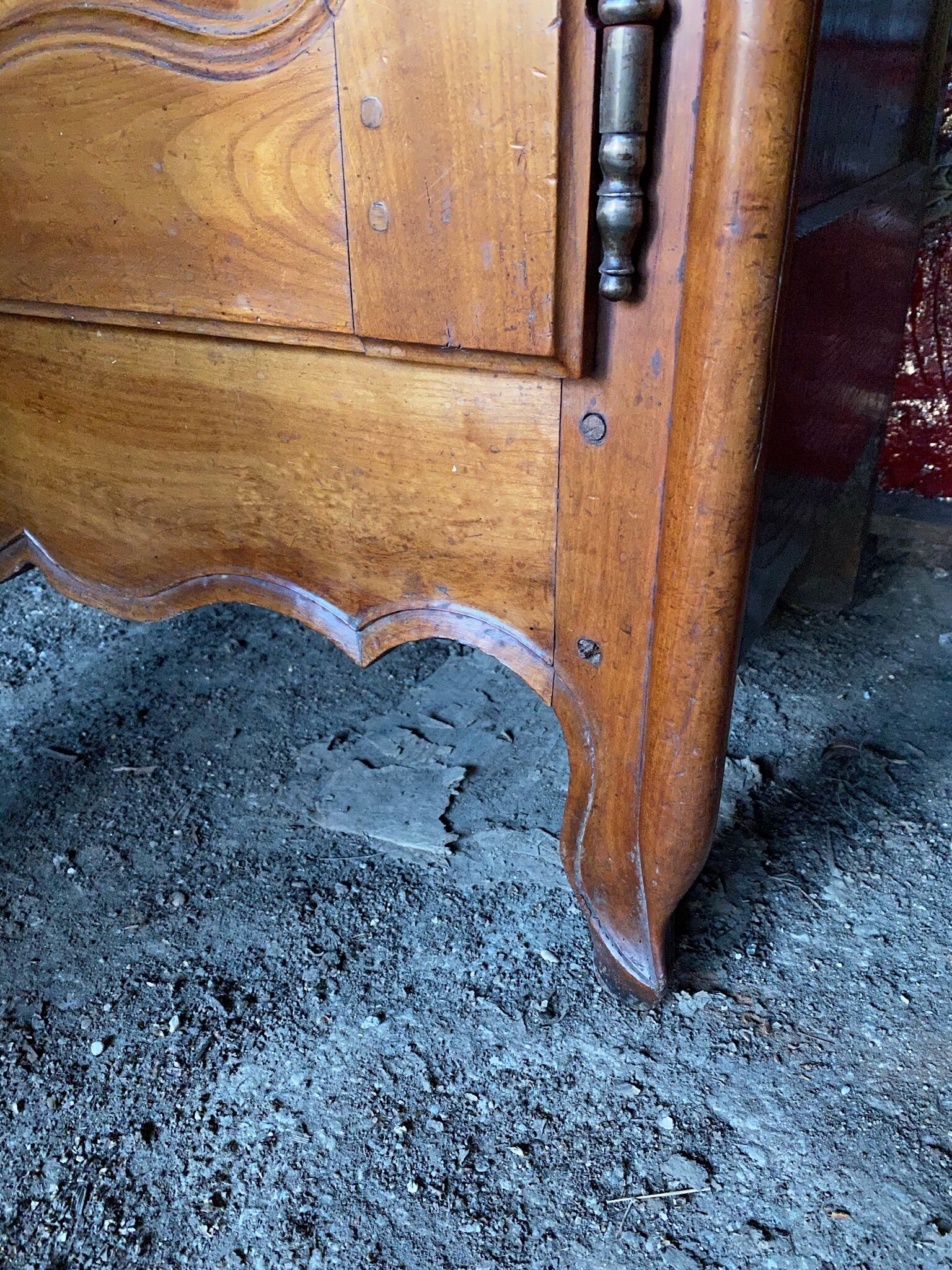 Very nice Louis XV cabinet in cherry