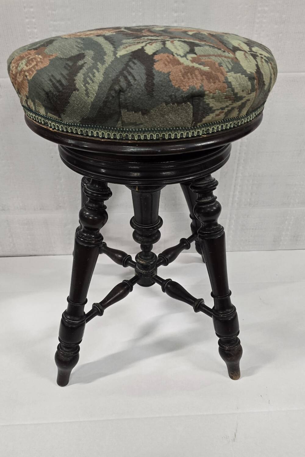 Antique adjustable piano stool – Napoleon III period, late 19th century