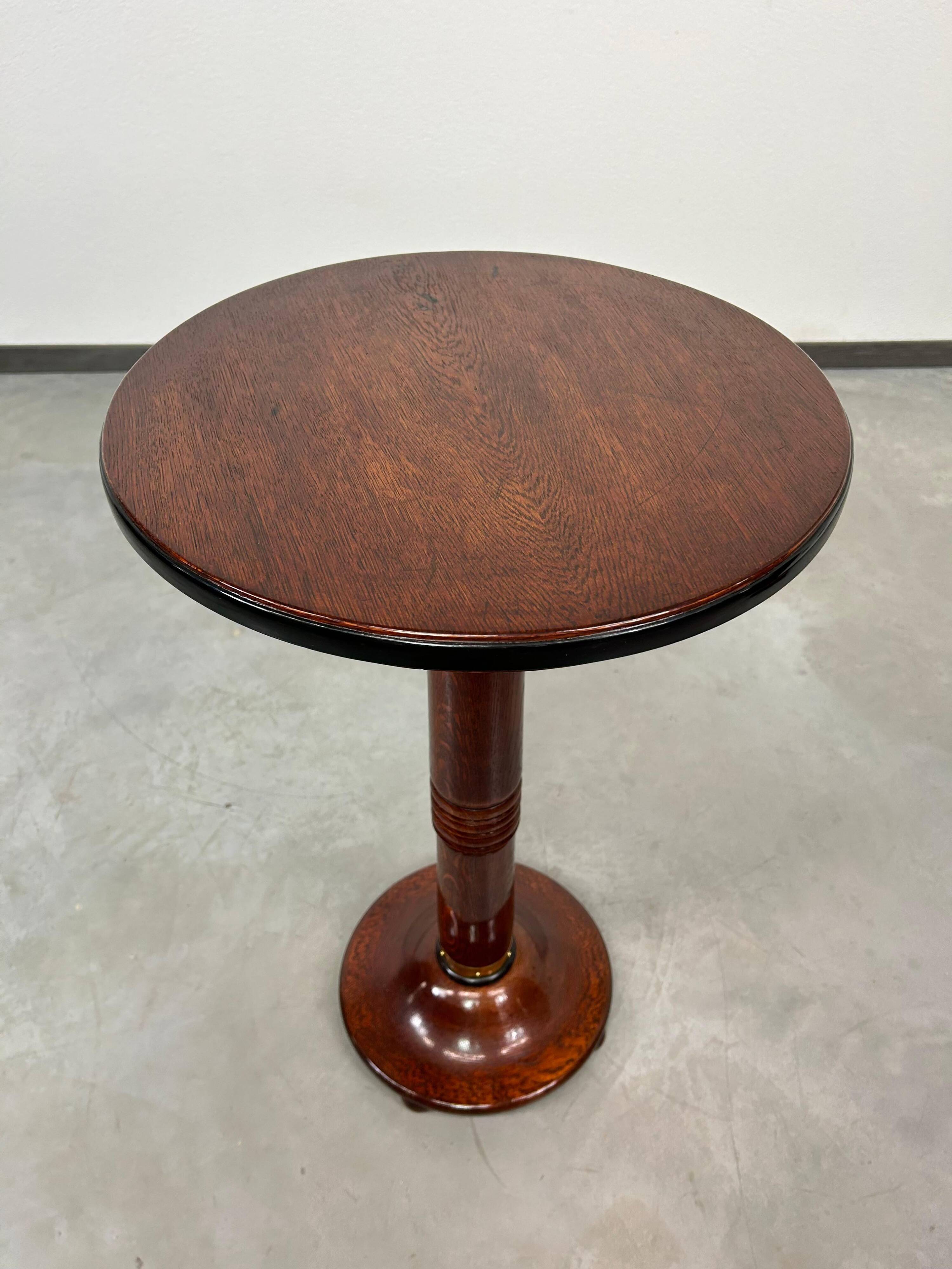 Table d'appoint ronde sécession