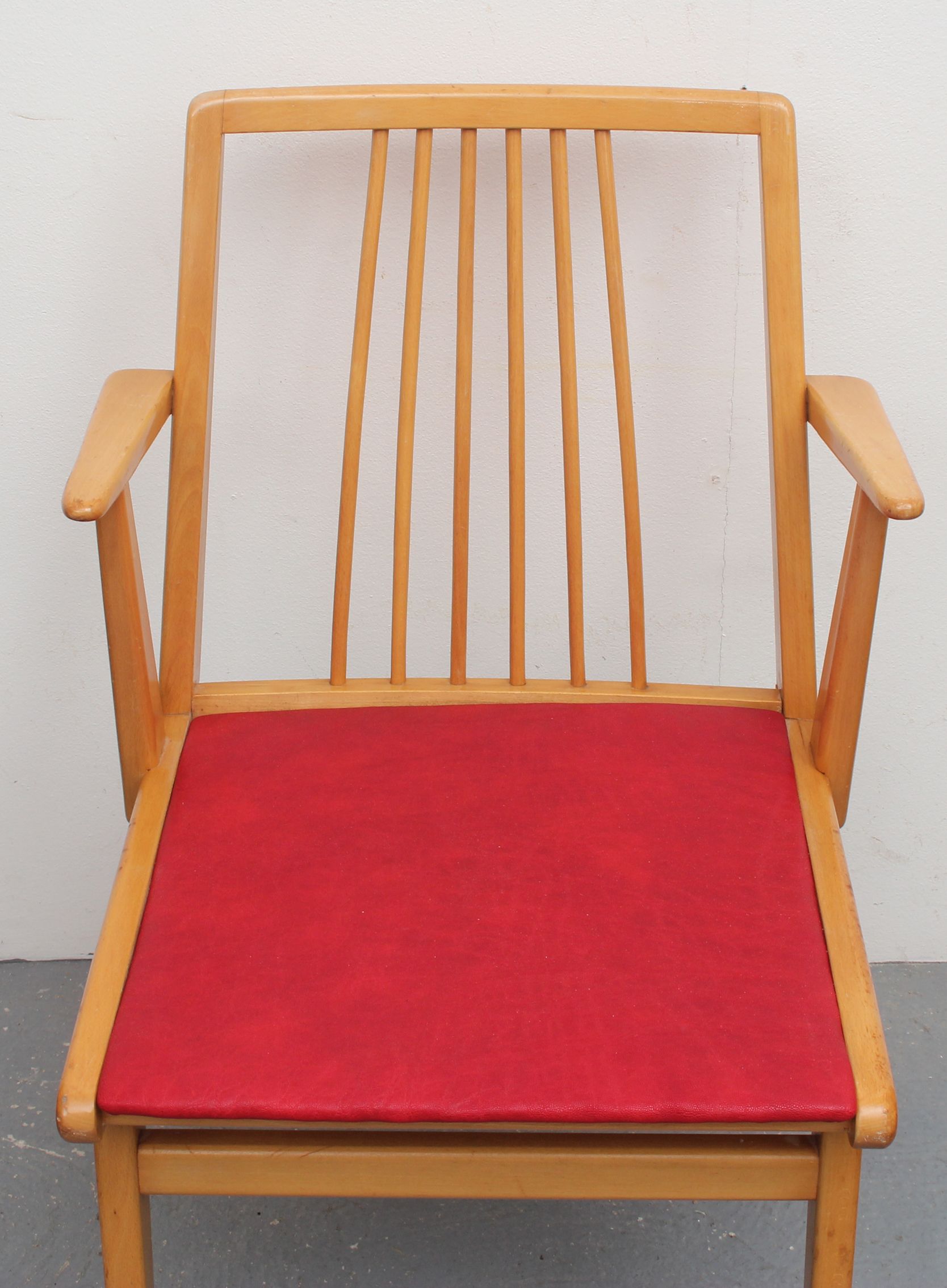 Fauteuil des années 1950 en bois de hêtre