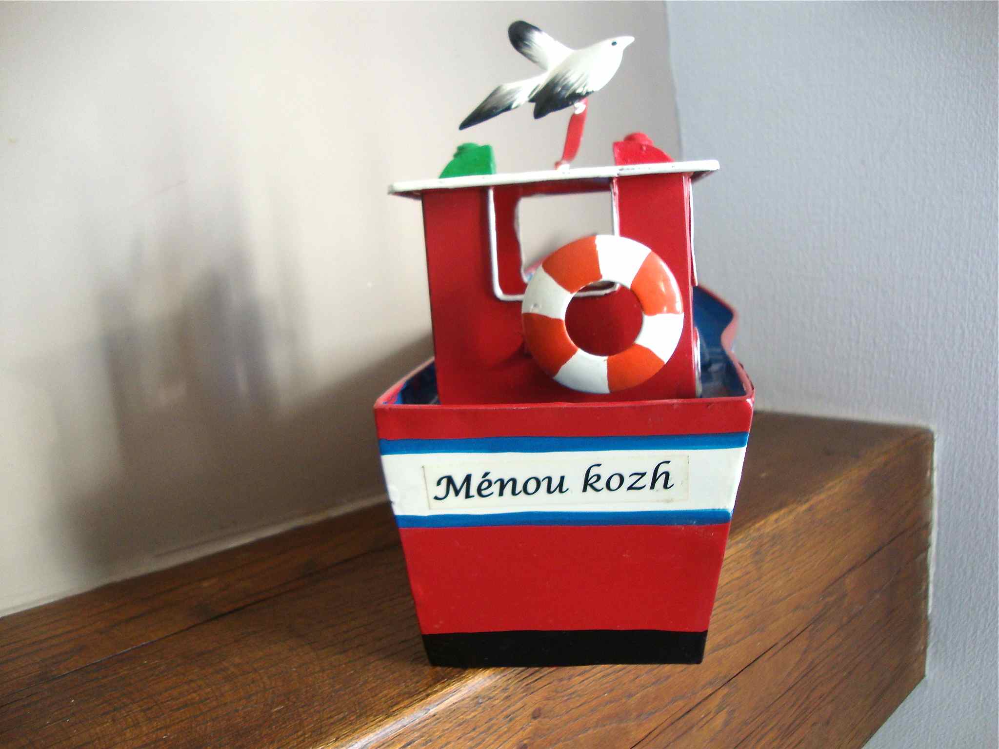 Bâteau de pêche breton en tôle peinte