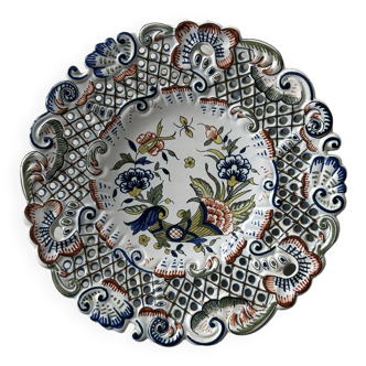 Assiette ajourée en faience de Rouen