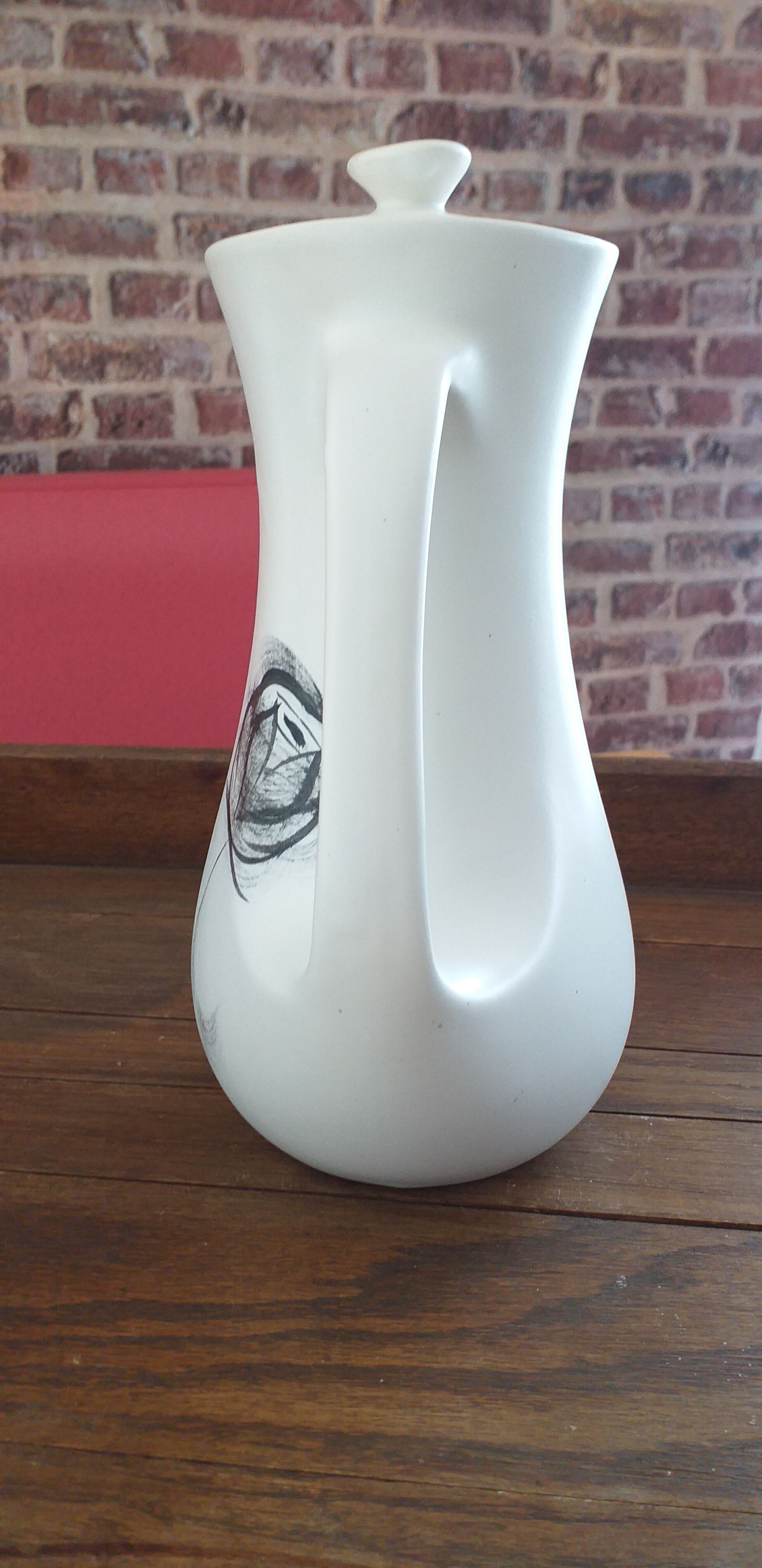 Model Rose Noire coffee maker in Niderviller porcelain