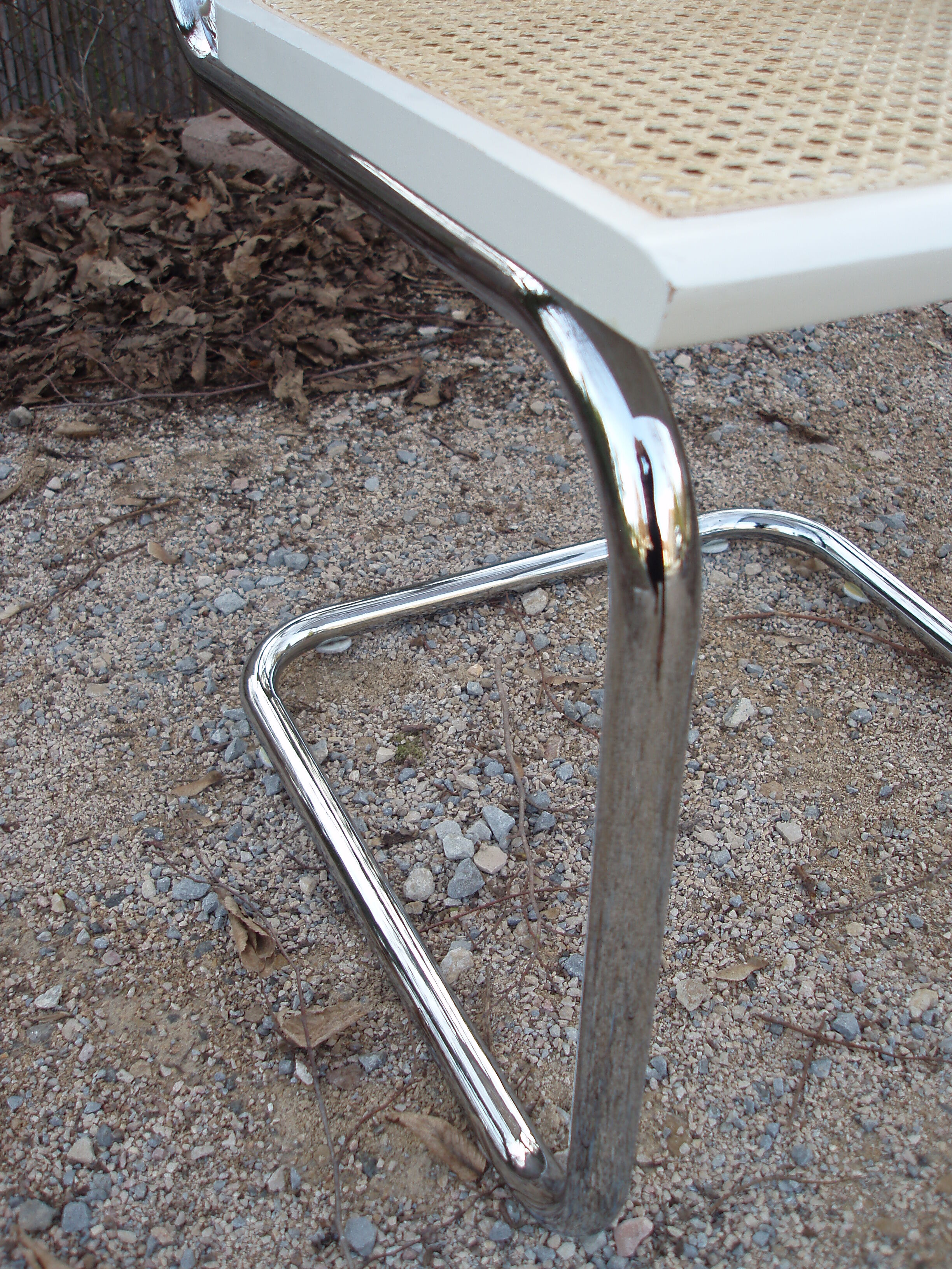 Set de 4 chaises blanches Cesca B 32 de Marcel Breuer made in Italy 1998