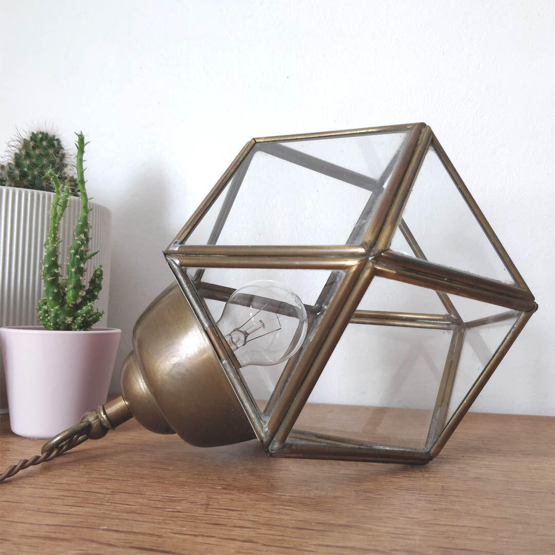 Brass polygon lamp