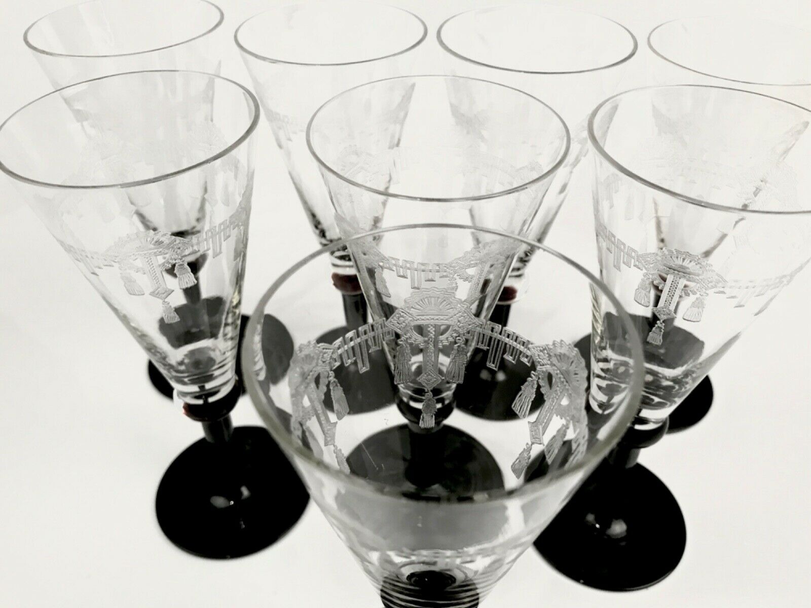 Set of 8 old glasses engraved black feet