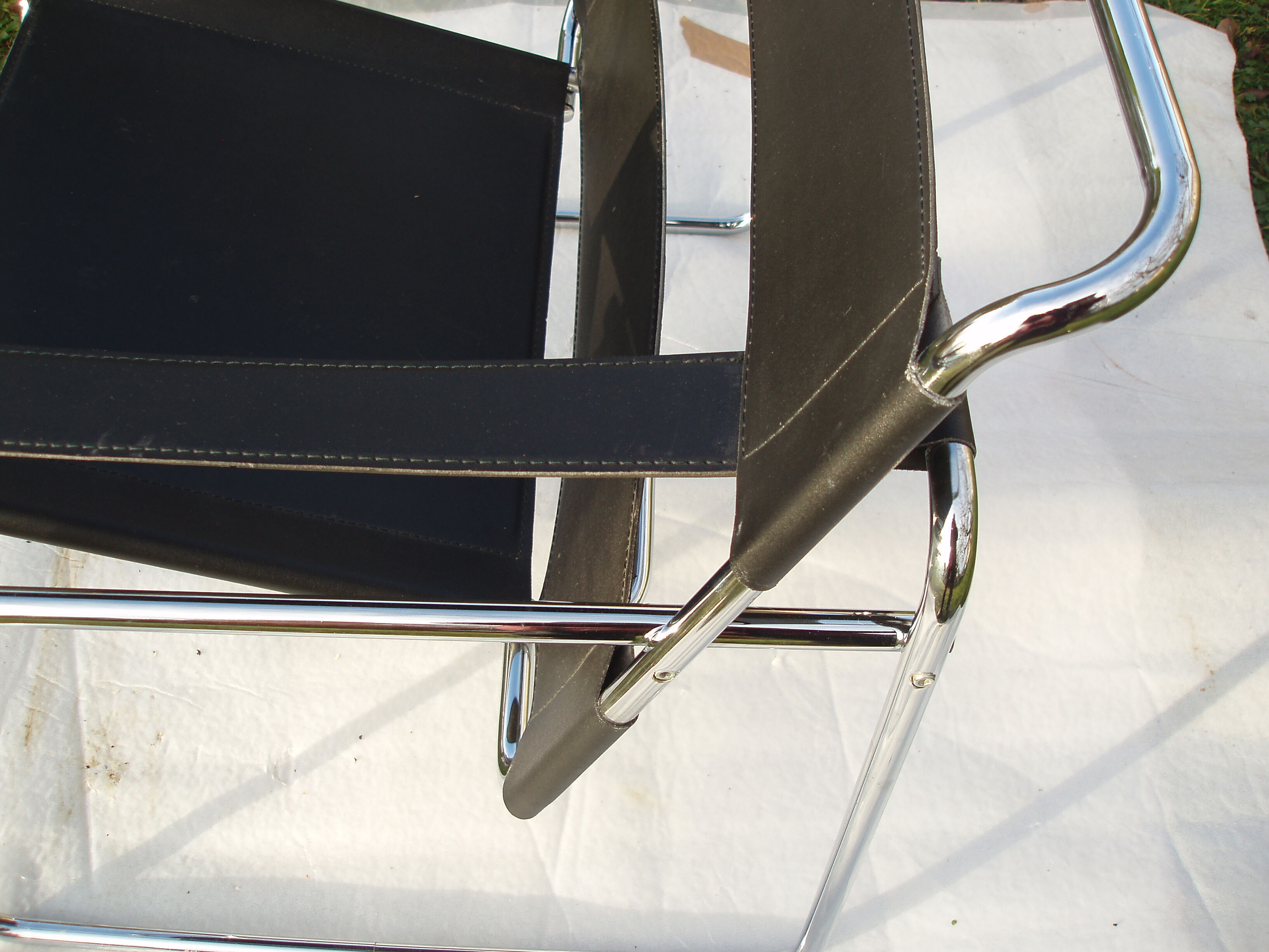 Wassilly chair in black and chrome leather byMarcel Breuer