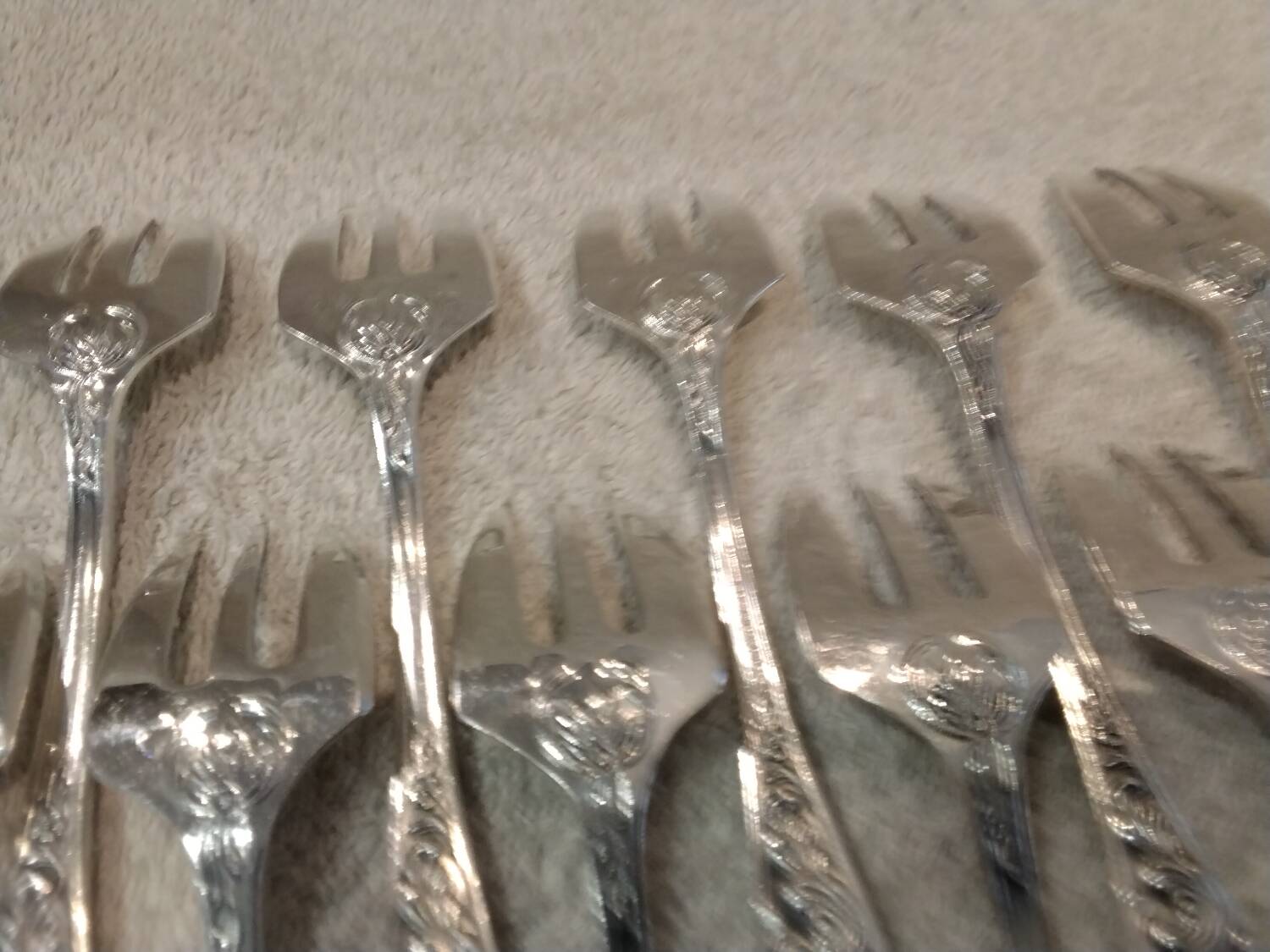12 silver-plated oyster forks by silversmith Francois Frionnet, Floria