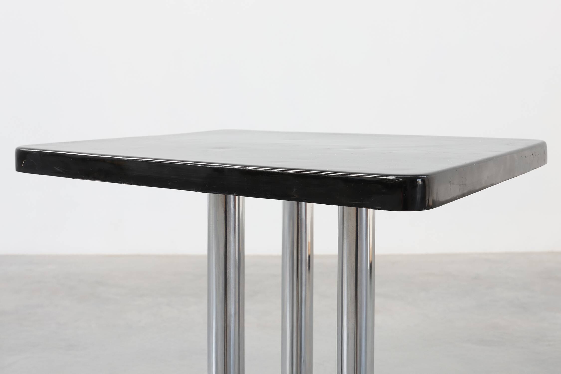 Art Deco pedestal table with black lacquered base, France 1920s