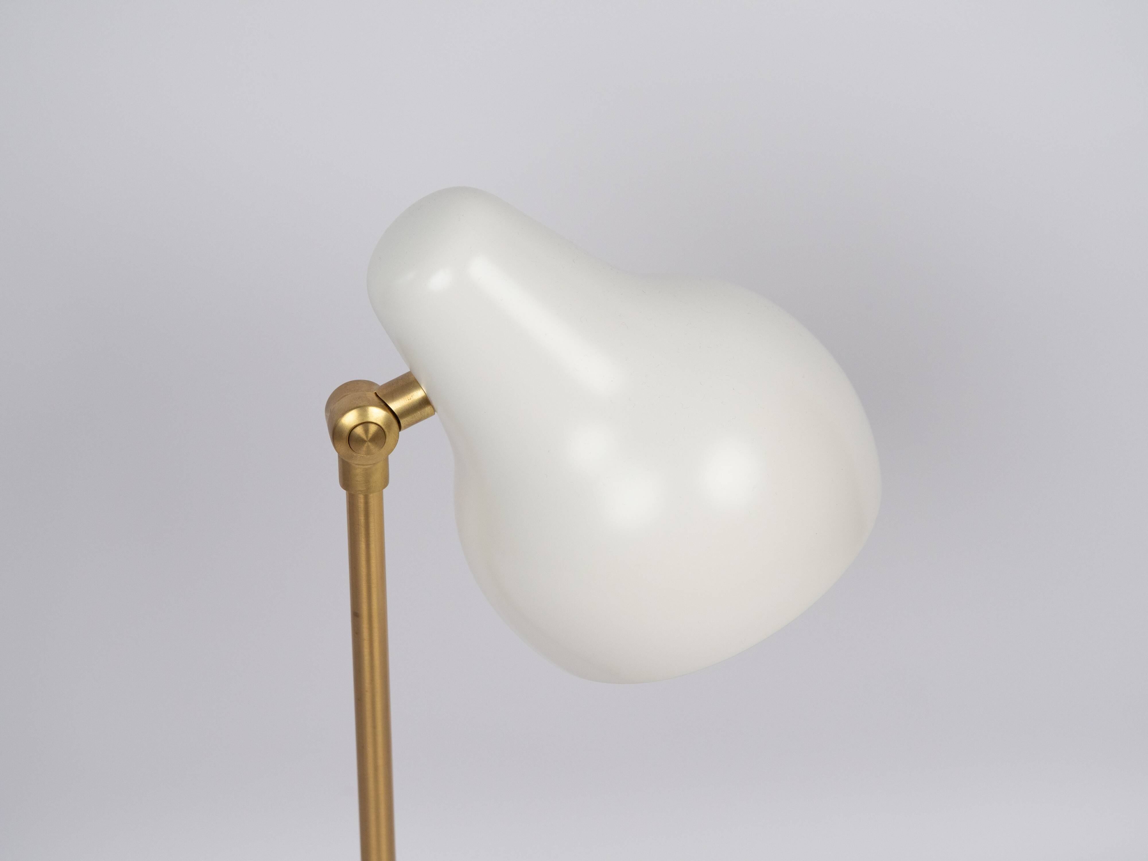 Lampe de table VL38 de Vilh. Lauritzen, Louis Poulsen, années 1940