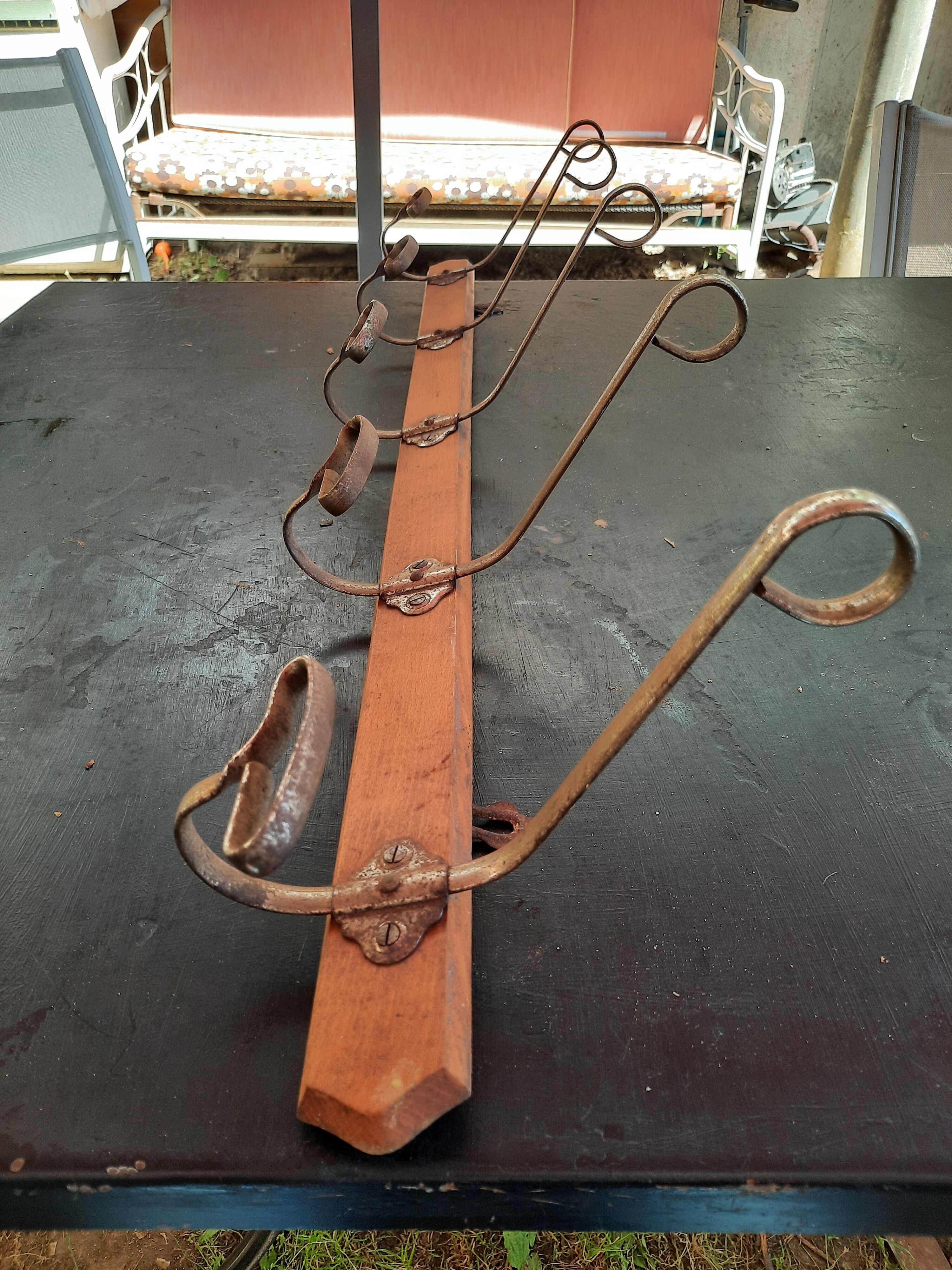 Wall-mounted coat rack