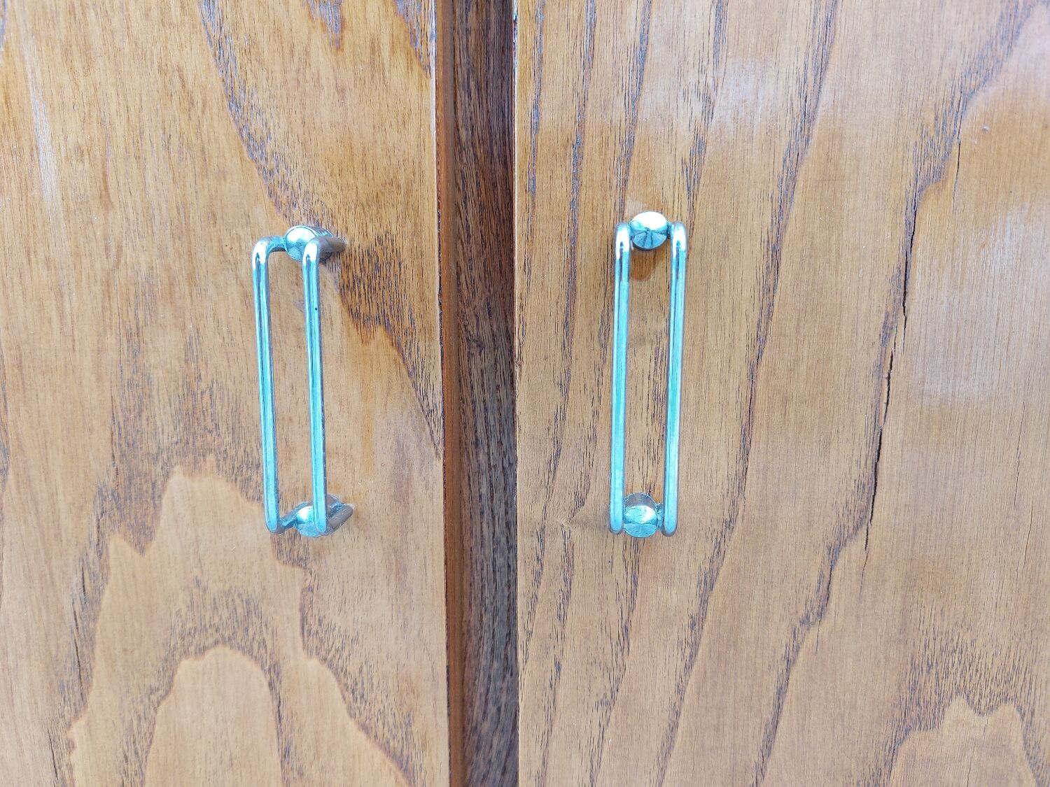 Compass feet sideboard