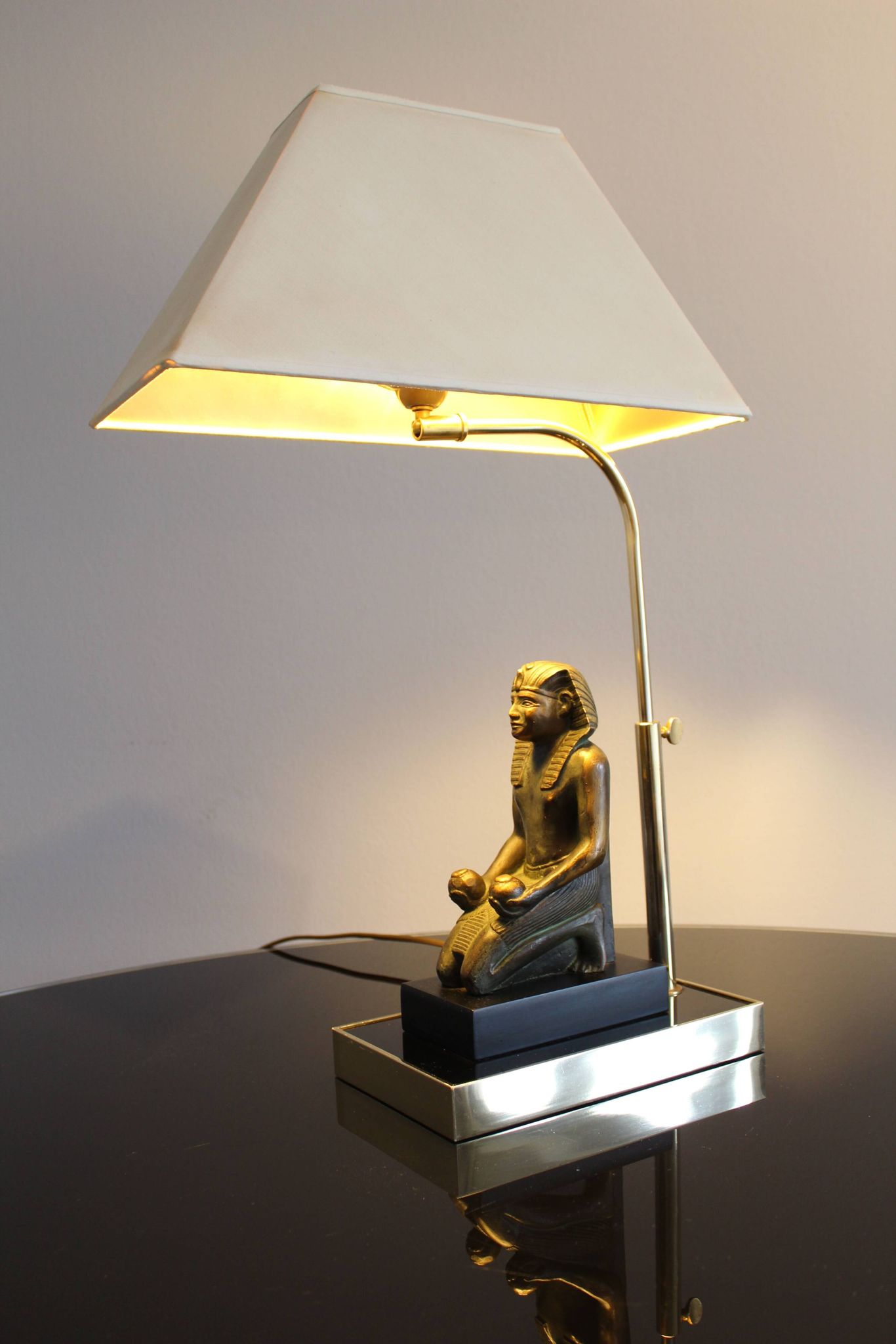 Lampe de table Hollywood Regency décor Pharaon, années 1070