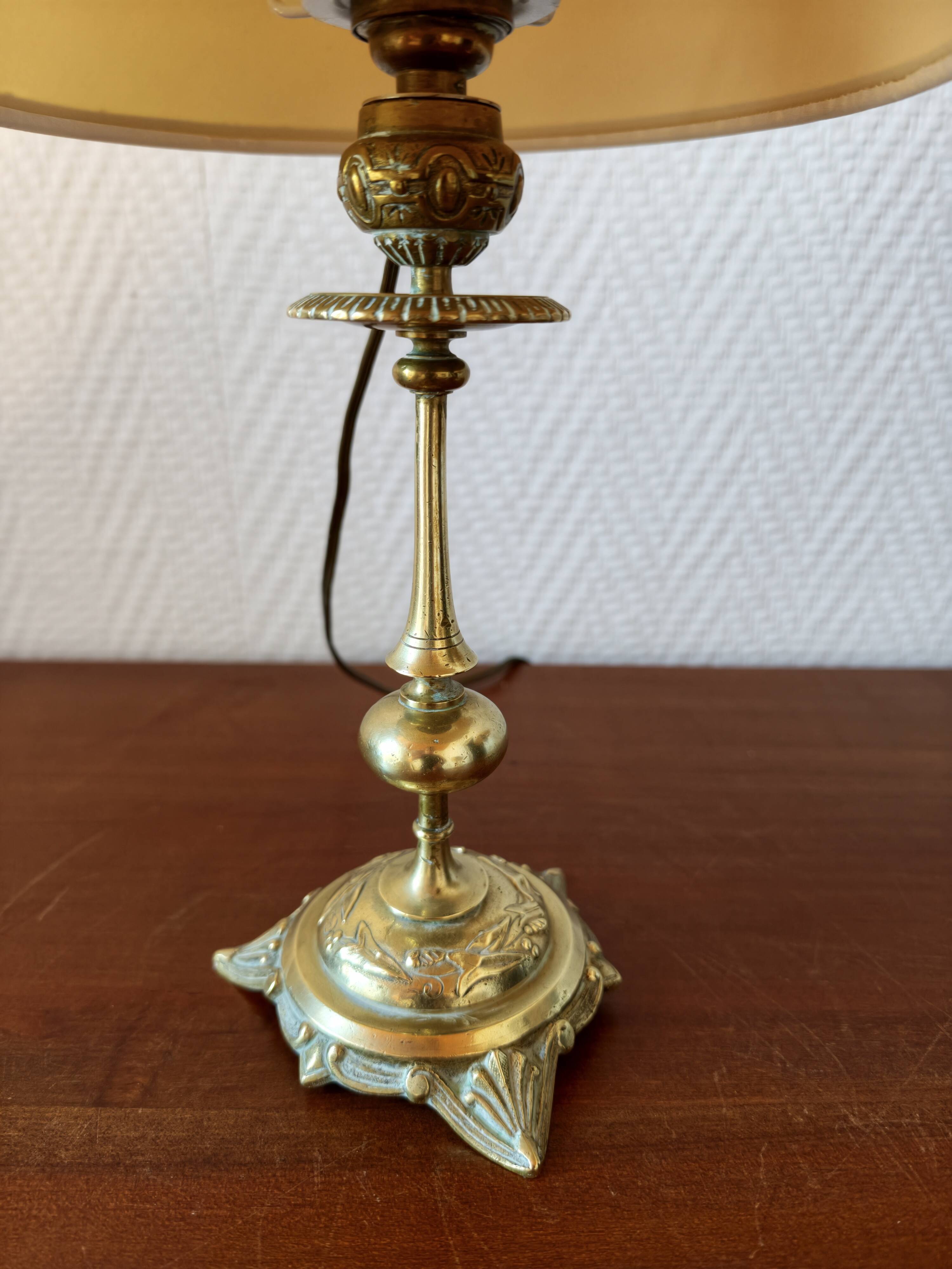 Pair of lamps in solid gold-plated brass