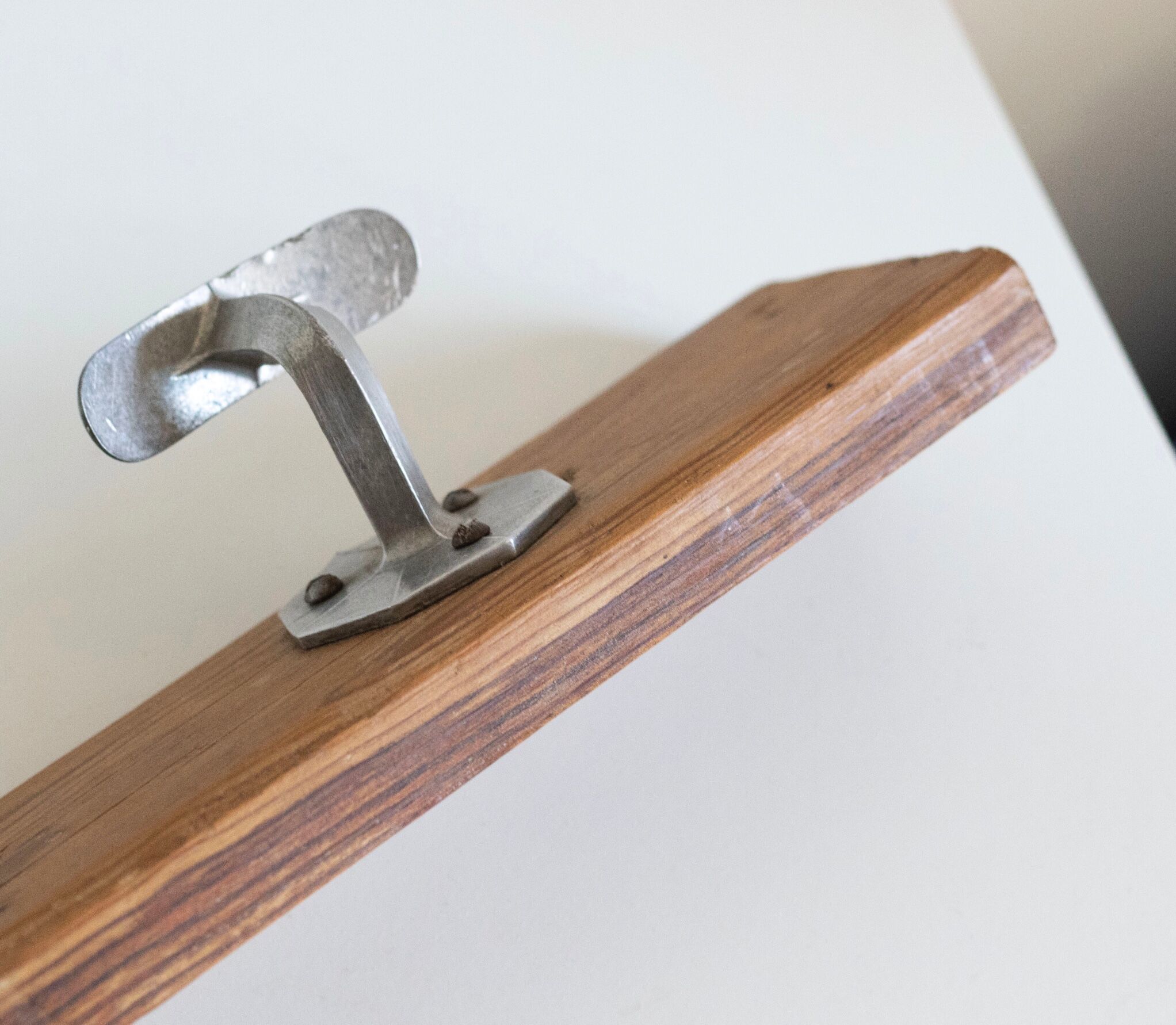 Wall coat rack in wood and metal