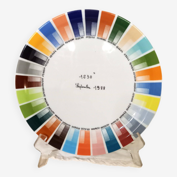Assiette en porcelaine Pillivuyt, palette de couleurs, nuancier Pantone, datée septembre 1988